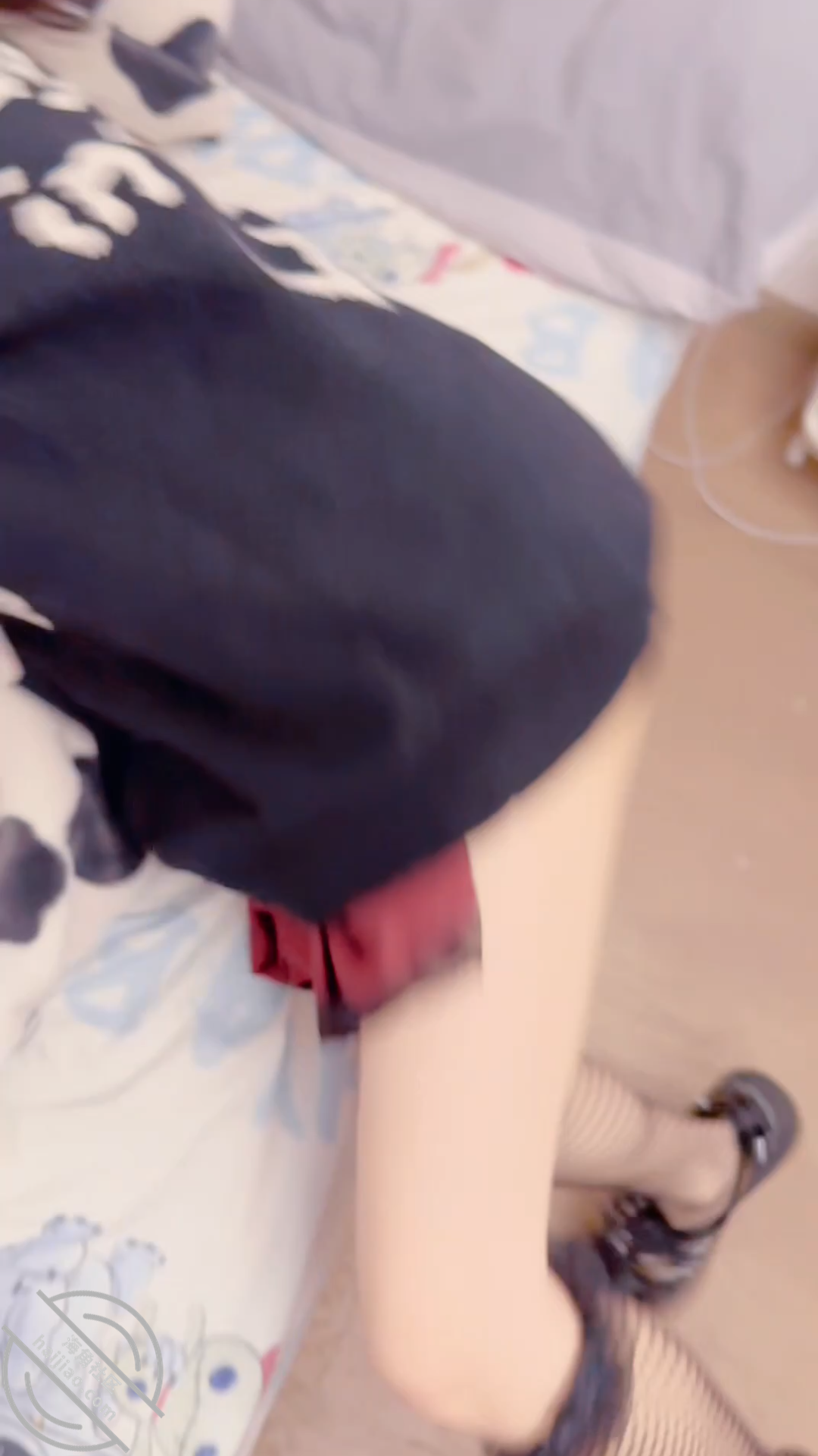 图片[13]-作者：意淫自己妹妹 《【原创视频16】妹妹在厨房和我爸打电话，趁机扯掉内裤按餐桌上狂操不敢出声》-老宋小屋