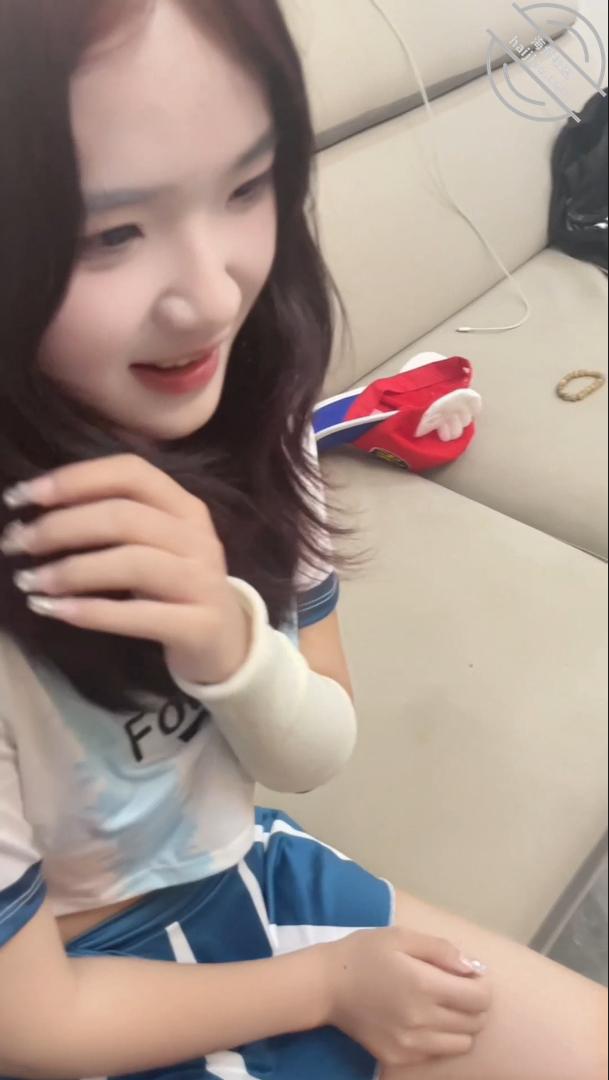 图片[13]-作者：烟色晚空、 《原创;拿下肤白貌美高颜值的表妹,甜美系妹子,jk足球宝贝,后入无套抽插~》-老宋小屋