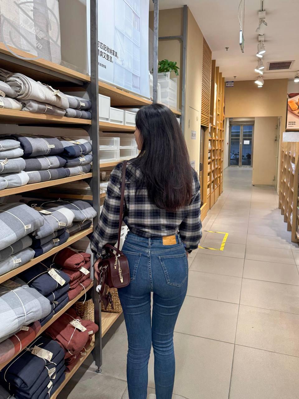 图片[14]-作者：39岁妈妈和30岁堂姐 《（原创108视频贴）肛塞插入堂姐屁眼，让堂姐跪舔鸡巴，操的堂姐叫爸爸》-老宋小屋