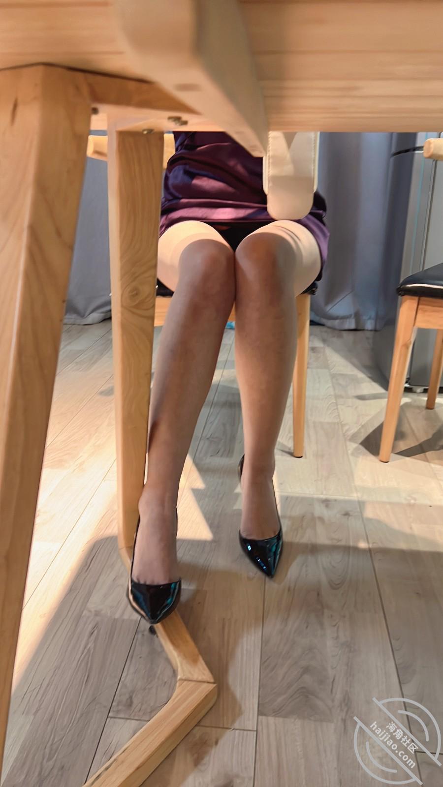 图片[14]-作者：奶子即正义 《原创:姐夫刚出门,姐姐就被我揪着头发按在沙发上爆操,紫色果然有韵味~》-老宋小屋