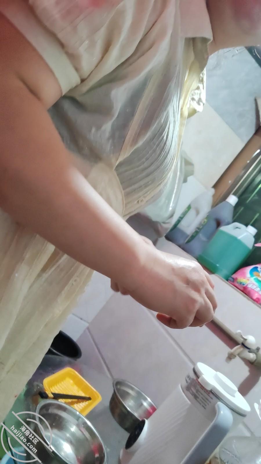 图片[18]-作者：妈妈少妇人妻爱好者 《【原创视频5】内射理发店老板娘，趁她大姨妈刚走成功拿下，还是一线天逼》-老宋小屋