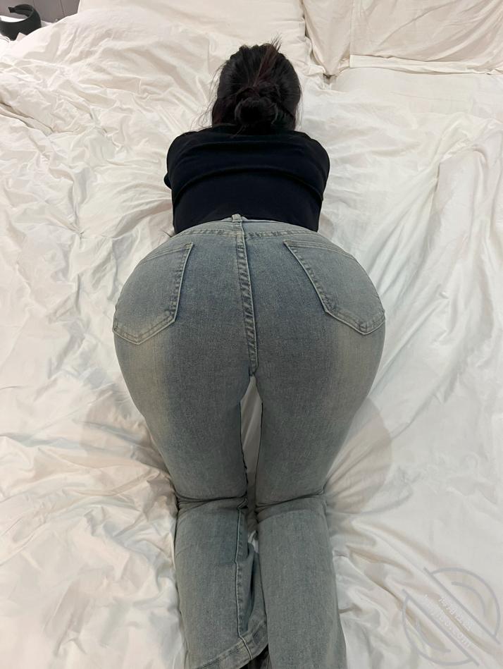 图片[19]-作者：奶子即正义 《原创:约操高颜值长腿姐姐,牛仔裤裤里丝,狗链子拴起来的玩,对着脸爆射~》-老宋小屋