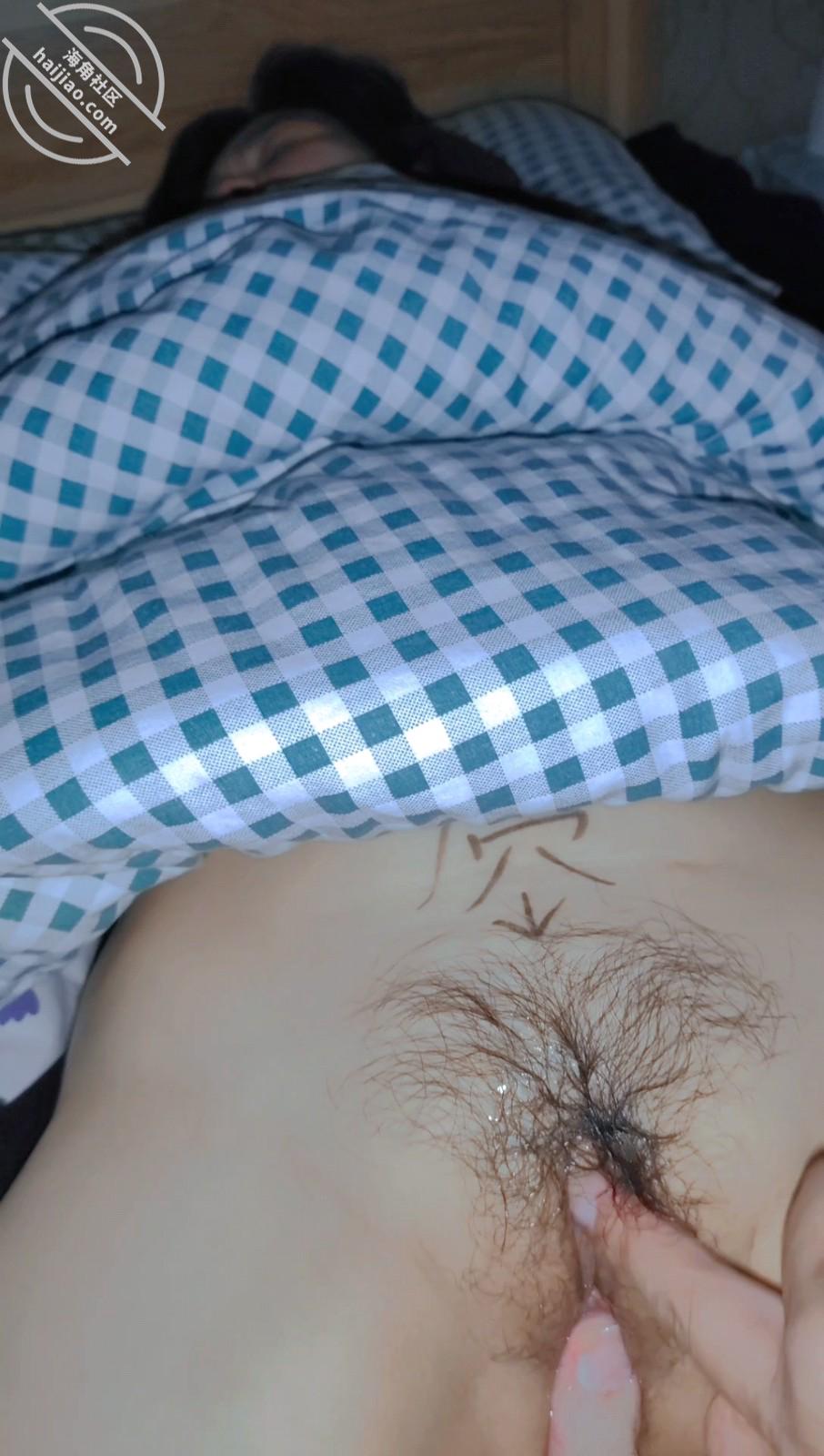 图片[2]-作者：熟控大胖 《原创乱伦妈妈，后爹不在，老妈聚餐喝多了，激情玩弄她的昏睡肉体，水多刺激》-老宋小屋