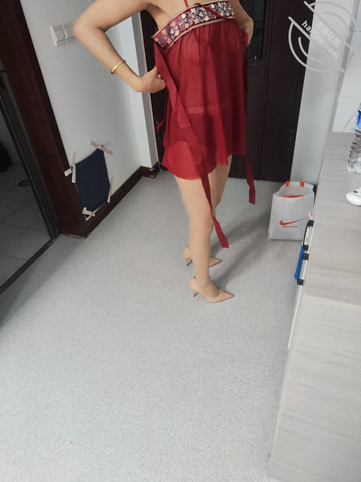 图片[2]-作者：脆脆倒在丝袜上 《海角原创（44）给嫂子换上了骚红古装，女上位喷了我一脸水》-老宋小屋