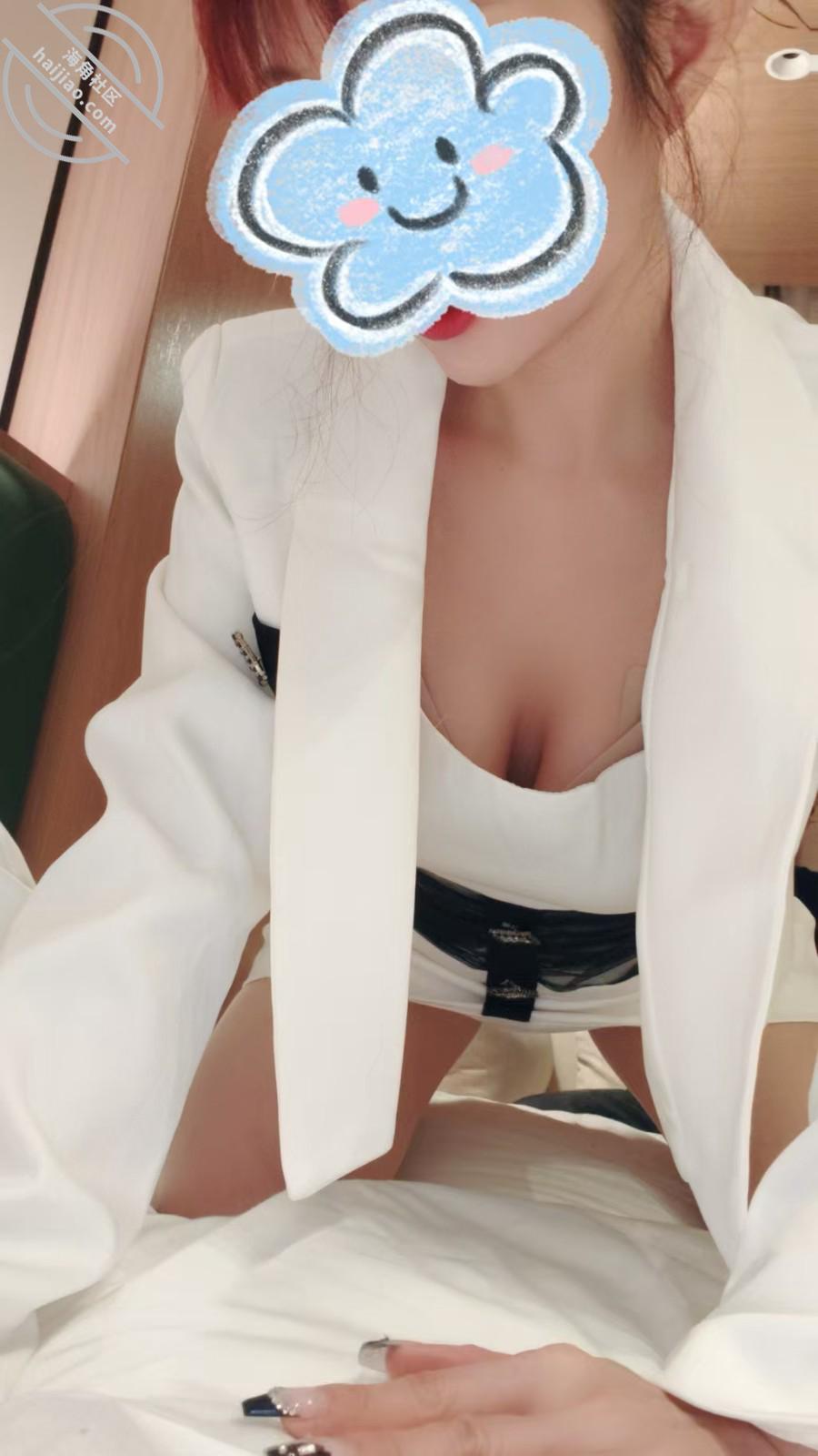 图片[2]-作者：亲姐的诱惑 《[原创视频]80“职场”御姐风的姐姐被我操到高潮试图推开我，我更卖力操了》-老宋小屋