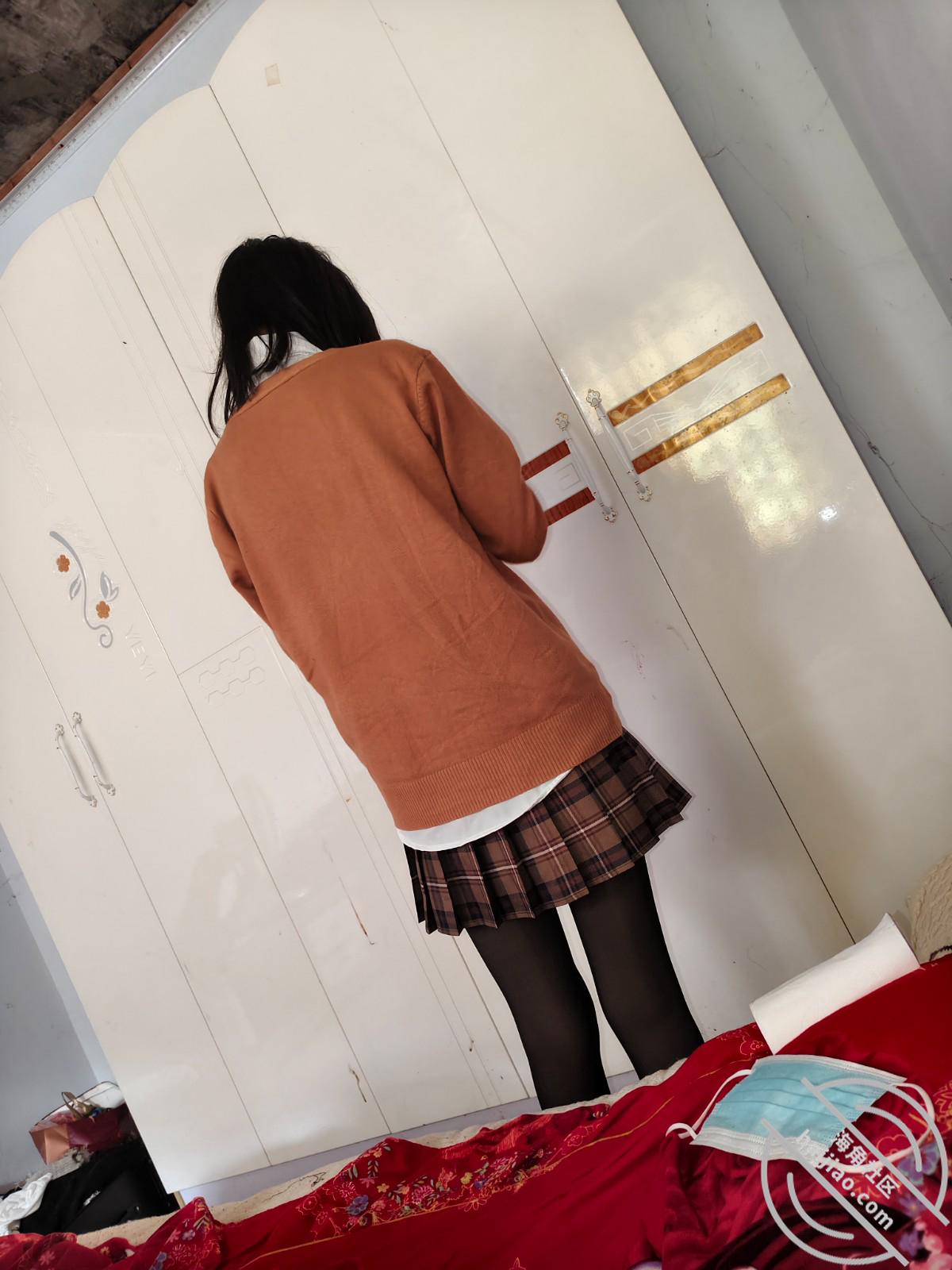 图片[2]-作者：打野王子 《JK学生妹学圆溜大屁股，一根18厘米的鸡巴直入花心脸都红了》-老宋小屋