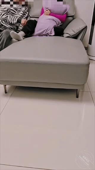 图片[2]-作者：勾人俏妈妈 《18.强行把鸡巴塞进妈妈嘴里。半推半就的妈妈嘴里说着不爽但明显有一点配合》-老宋小屋