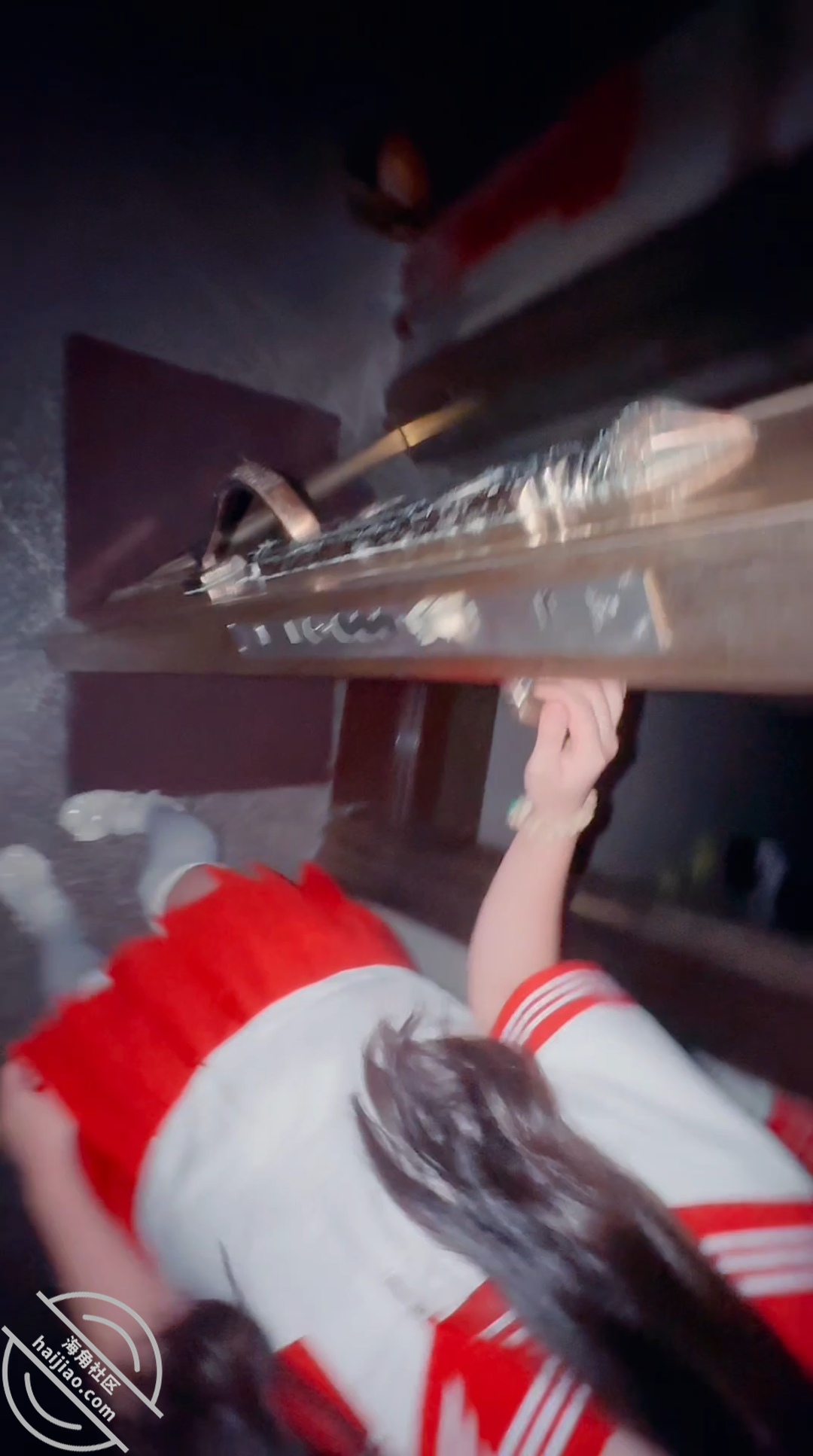 图片[2]-作者：萝莉小表妹 《【原创视频27】深夜天台上，偷摸跟表妹做爱，既兴奋又刺激，一个字爽》-老宋小屋