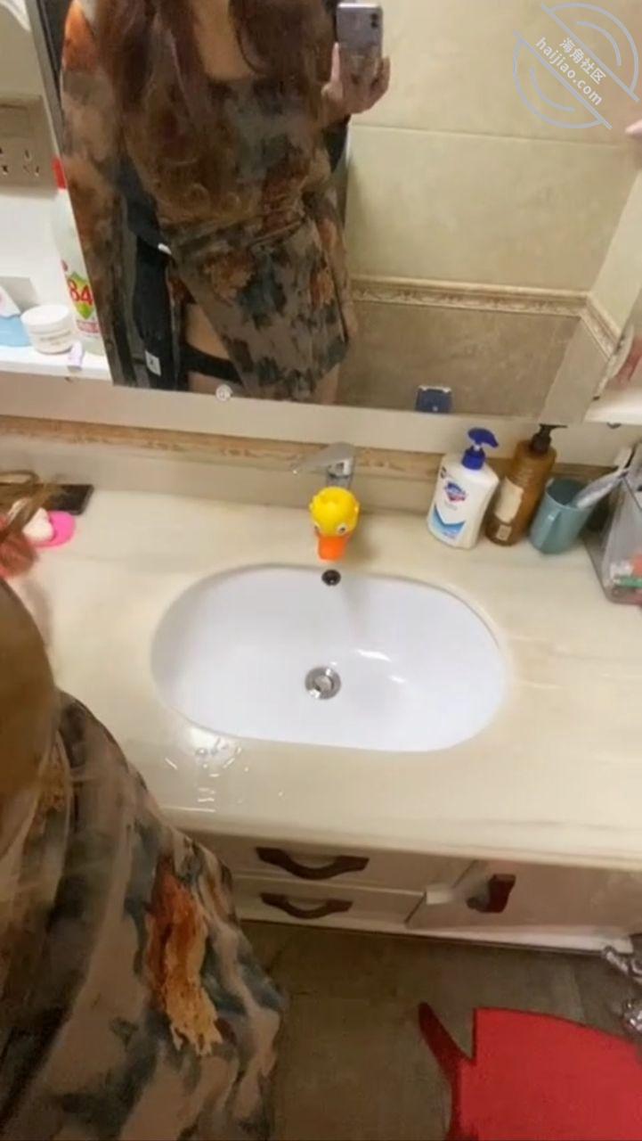 图片[2]-作者：想双飞老婆姐姐 《趁老婆不在家大姨子主动穿旗袍勾引我操她骚穴，大屁股太能扭了》-老宋小屋