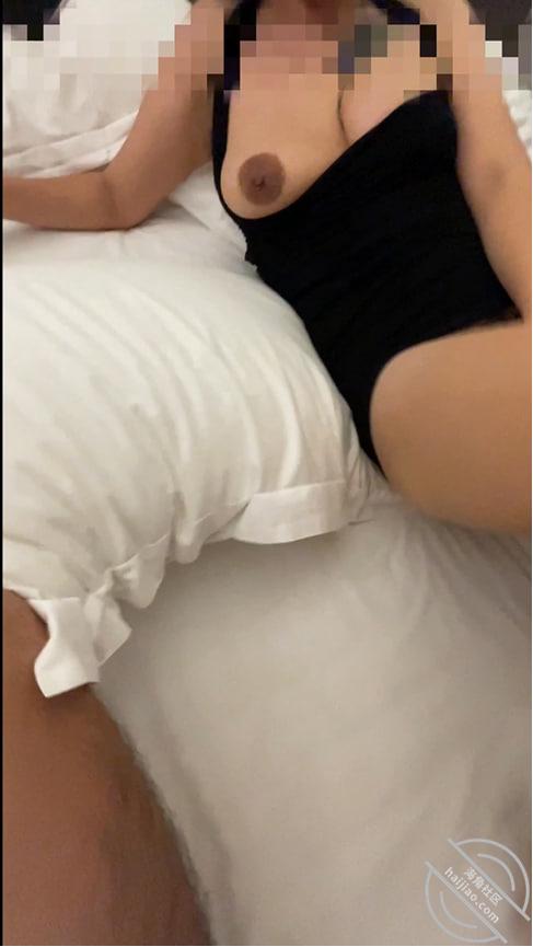 图片[2]-作者：妈妈的丰乳肥臀 《【海角原创22】趁着老妈和情人打电话，必须狠狠干老妈的骚逼》-老宋小屋