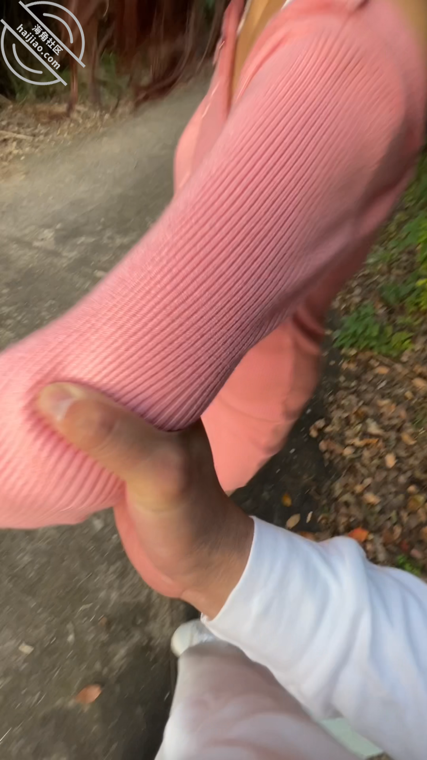 图片[2]-作者：我的母狗房东 《【原创视频】强拉少妇房东树林里举腿爆操，逼都被过路的看到了，到家继续干》-老宋小屋