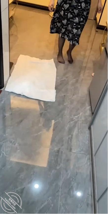 图片[2]-作者：妈妈的丰乳肥臀 《【海角原创123】爆操老妈给老姨助兴，老姨被操还开门和老妈比谁叫的大声》-老宋小屋