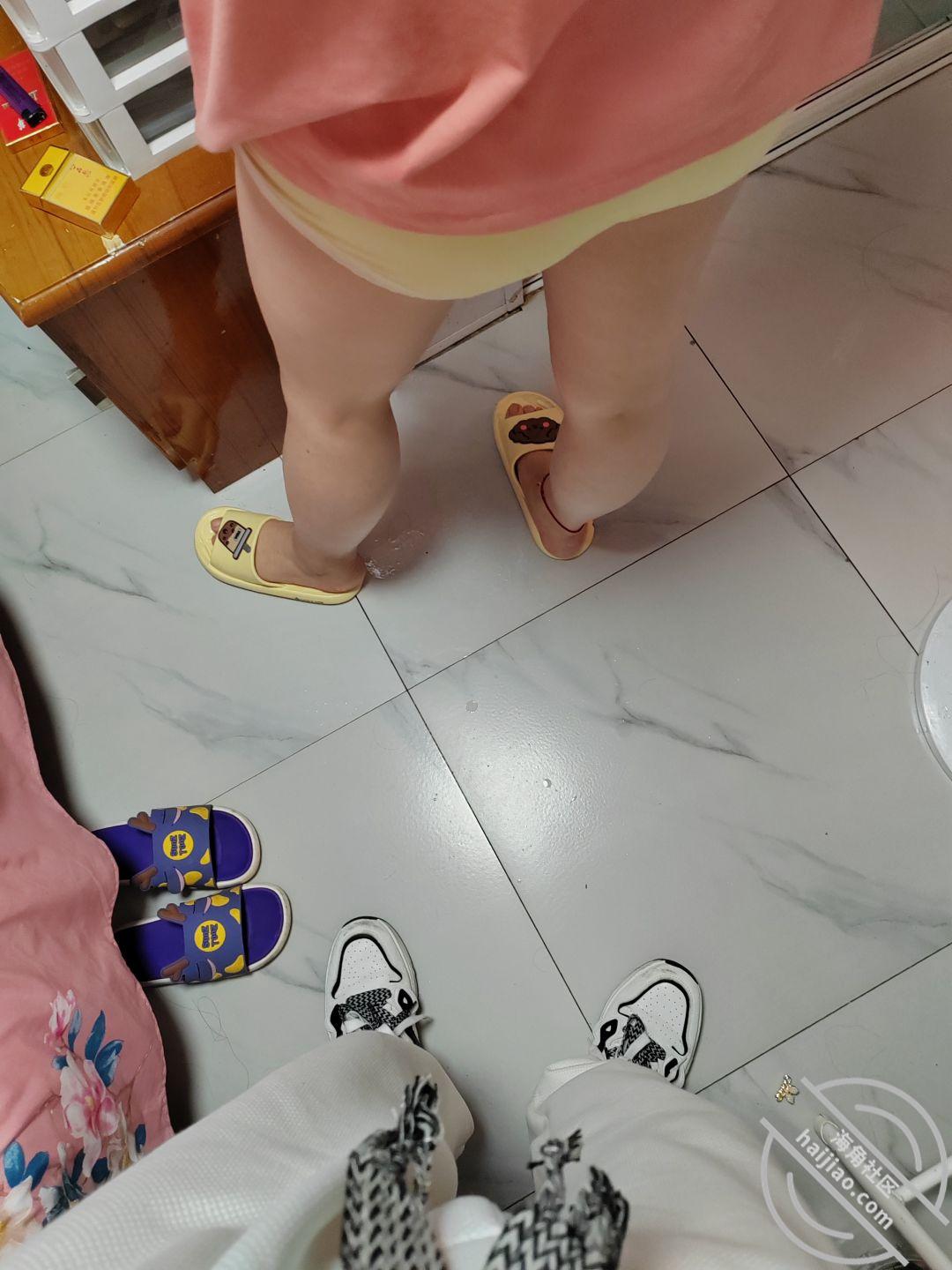 图片[2]-作者：我的36岁后妈 《【我和后妈8】 老爸走的第三天，老妈终究放下了矜持，36岁白色丝袜的诱惑》-老宋小屋