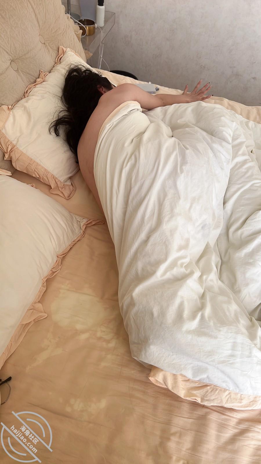 图片[2]-作者：内心中的黑暗之神 《送做老师的妹妹去学校，在她上课的教学楼后面宾馆无套乱伦56（视频帖）》-老宋小屋