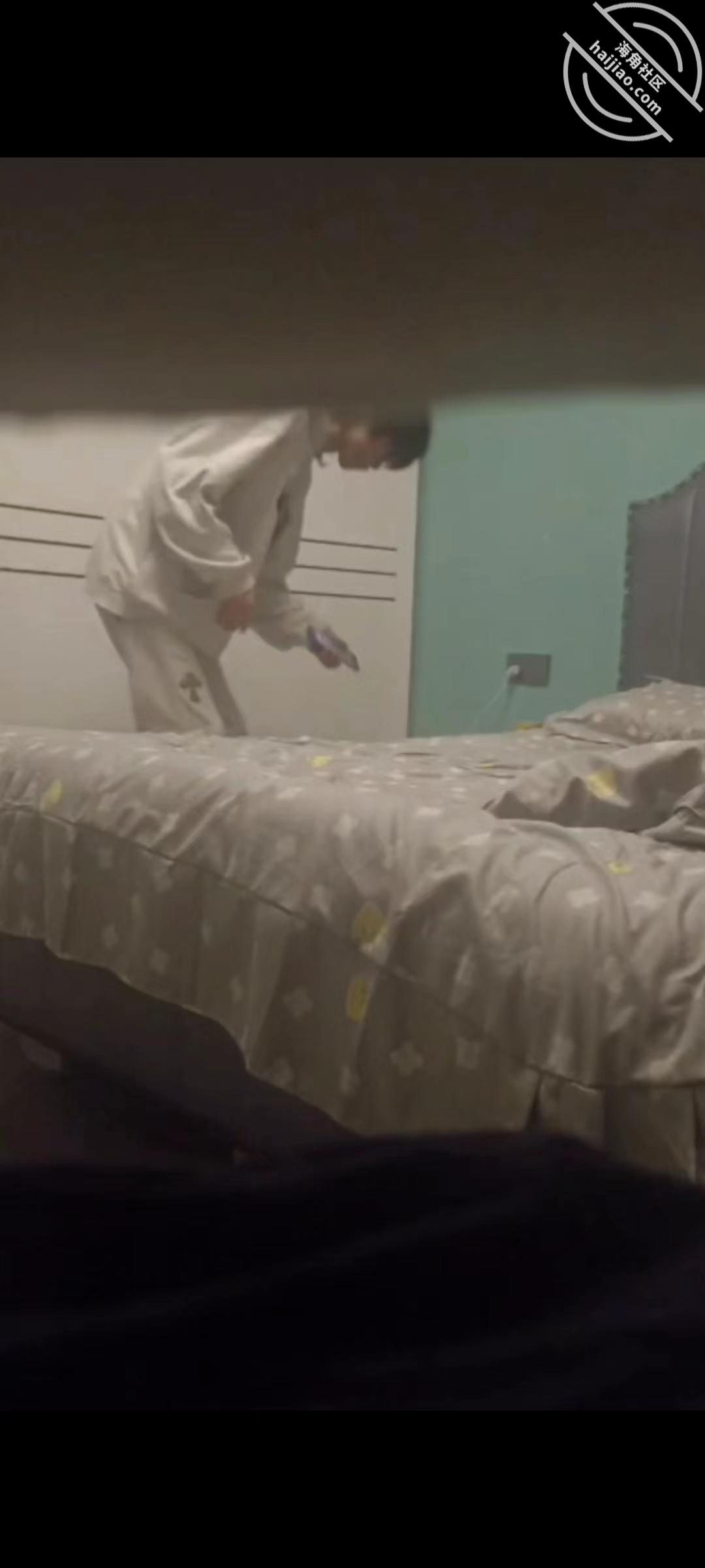 图片[2]-作者：近水楼台先艹妈 《玩弄妈妈骚逼的时候用另外个手机偷拍妈妈的骚逼》-老宋小屋