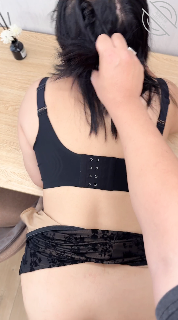 图片[20]-作者：奶子即正义 《原创:上门按摩的良家巨乳妹子,G杯销魂大奶会喷水,摇摆的奶子太要命了~》-老宋小屋