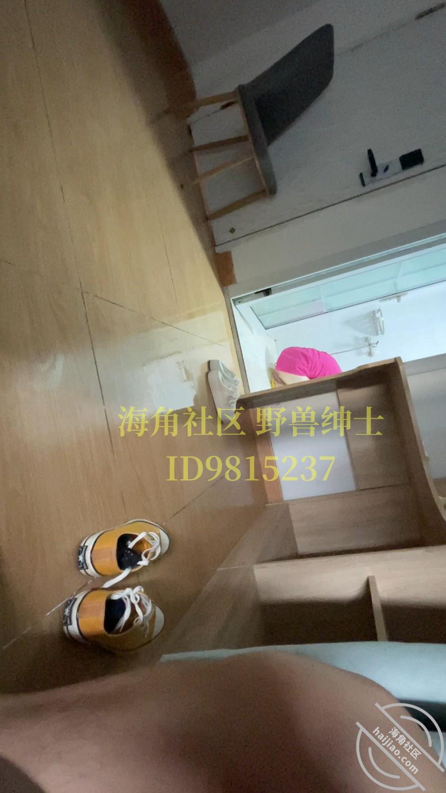 图片[25]-作者：小兽先生 《【野兽原创35】高贵的奔驰少妇，独处时却喜欢跪舔鸡巴，太性福了》-老宋小屋