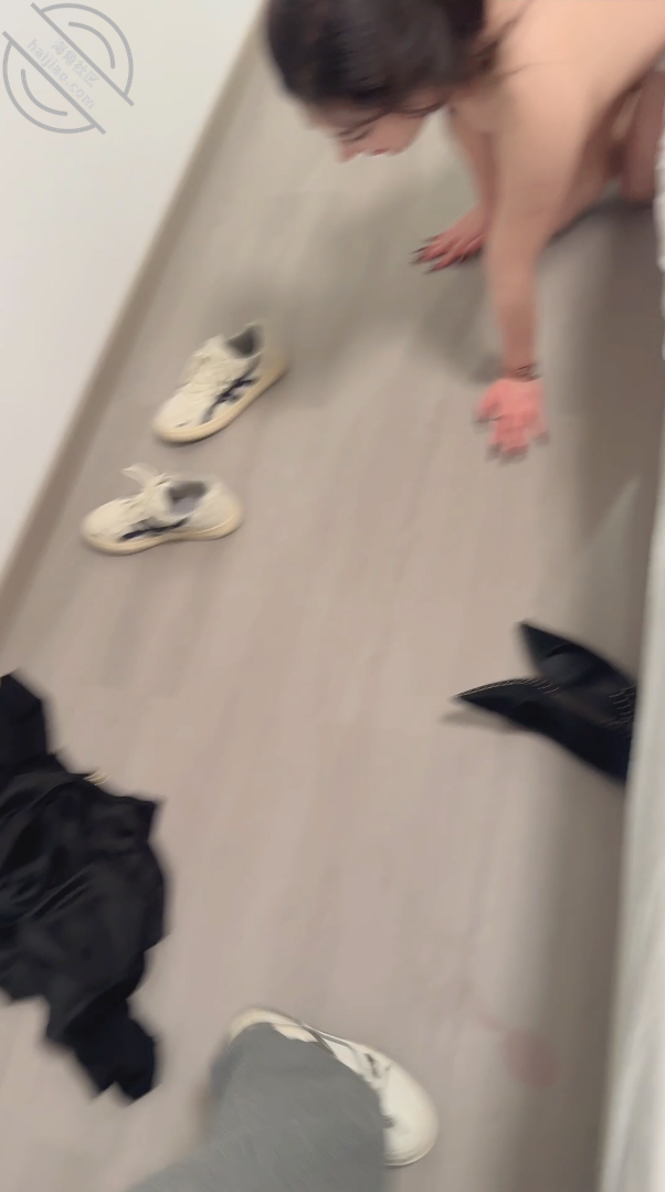 图片[25]-作者：奶子即正义 《原创:3p高颜值骚货,粉丝见面会,被驯服极品母狗,大哥爽到爆射~》-老宋小屋