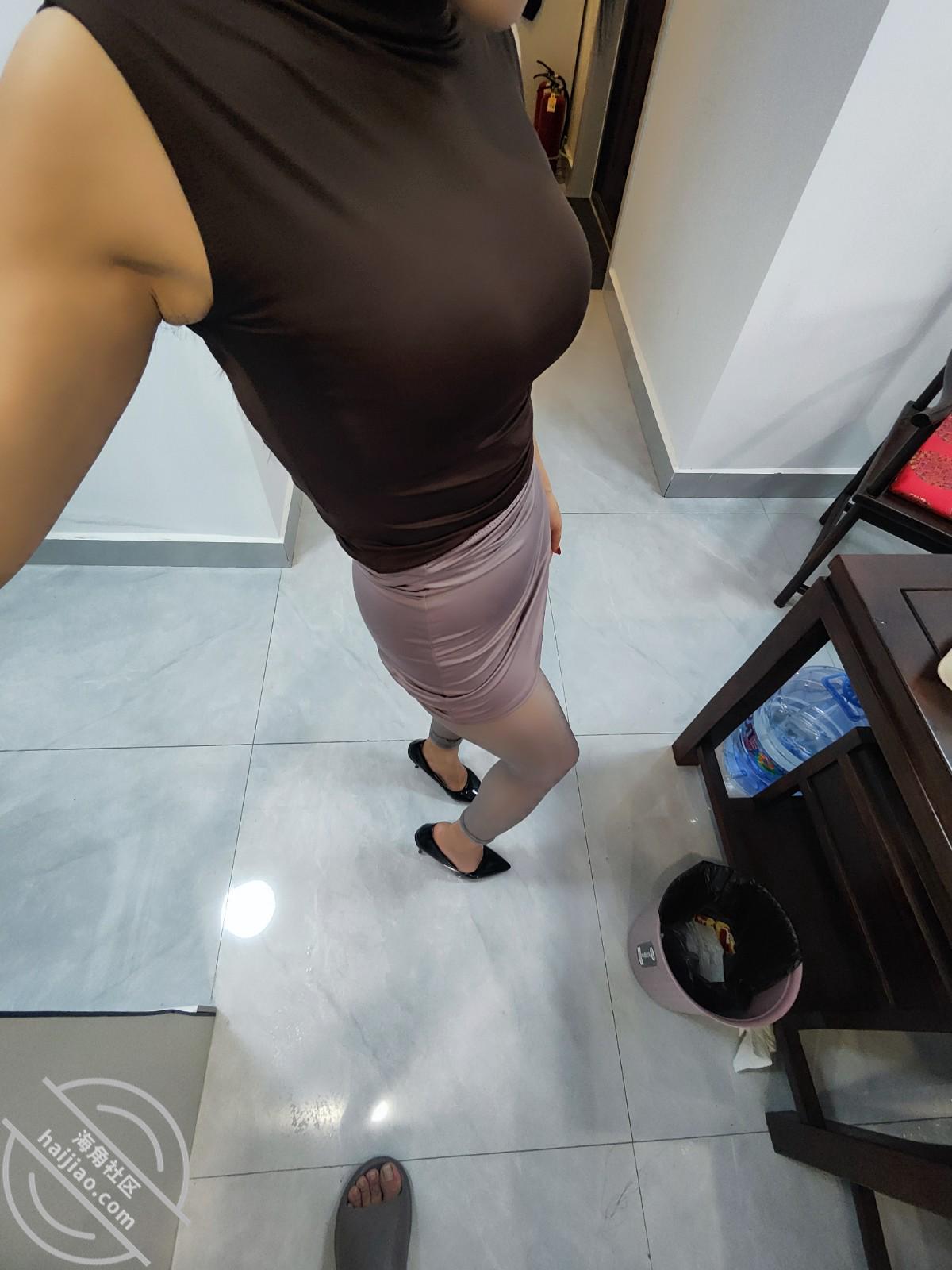 图片[25]-作者：脆脆倒在丝袜上 《海角原创（84）家庭聚餐，和嫂子在饭店包厢里偷摸做爱，还把茶杯震掉甩碎了》-老宋小屋