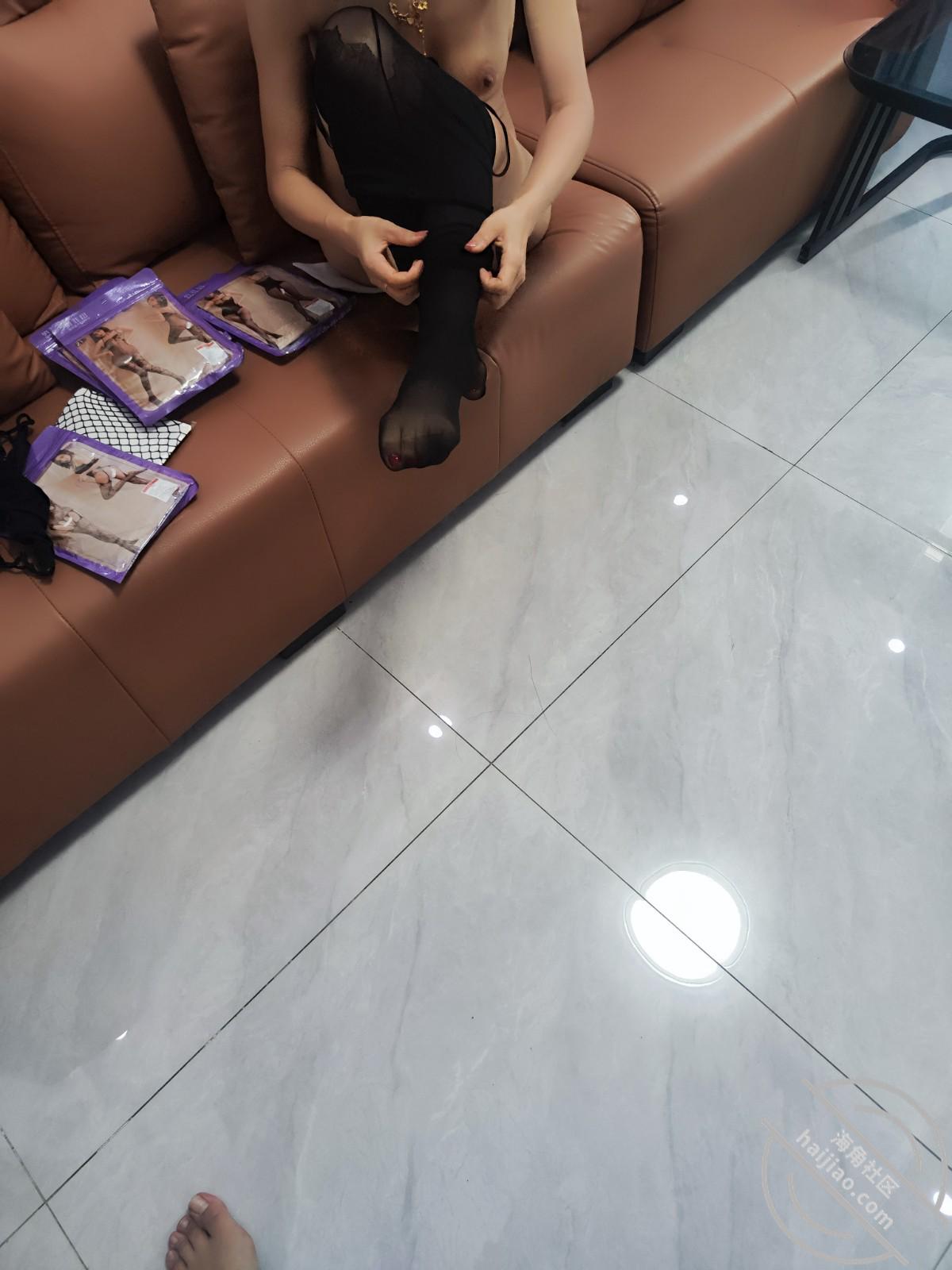 图片[3]-作者：脆脆倒在丝袜上 《海角原创（40）给嫂子准备了很多情趣内衣，嫂子选了连体黑丝，果然穿啥啥骚》-老宋小屋