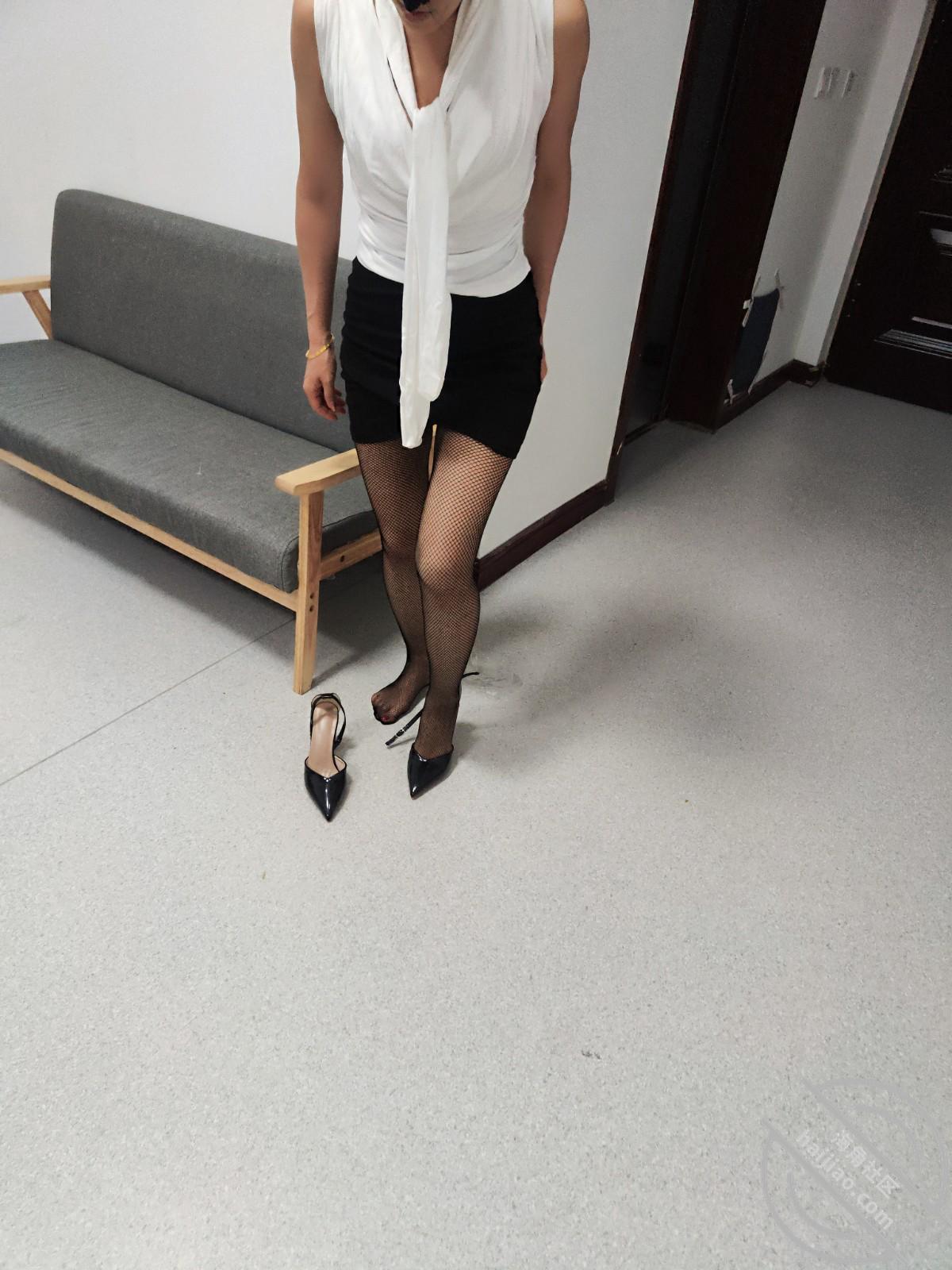 图片[3]-作者：脆脆倒在丝袜上 《海角原创（48）第一次看嫂子穿网袜，美腿网袜配美穴直接受不了》-老宋小屋