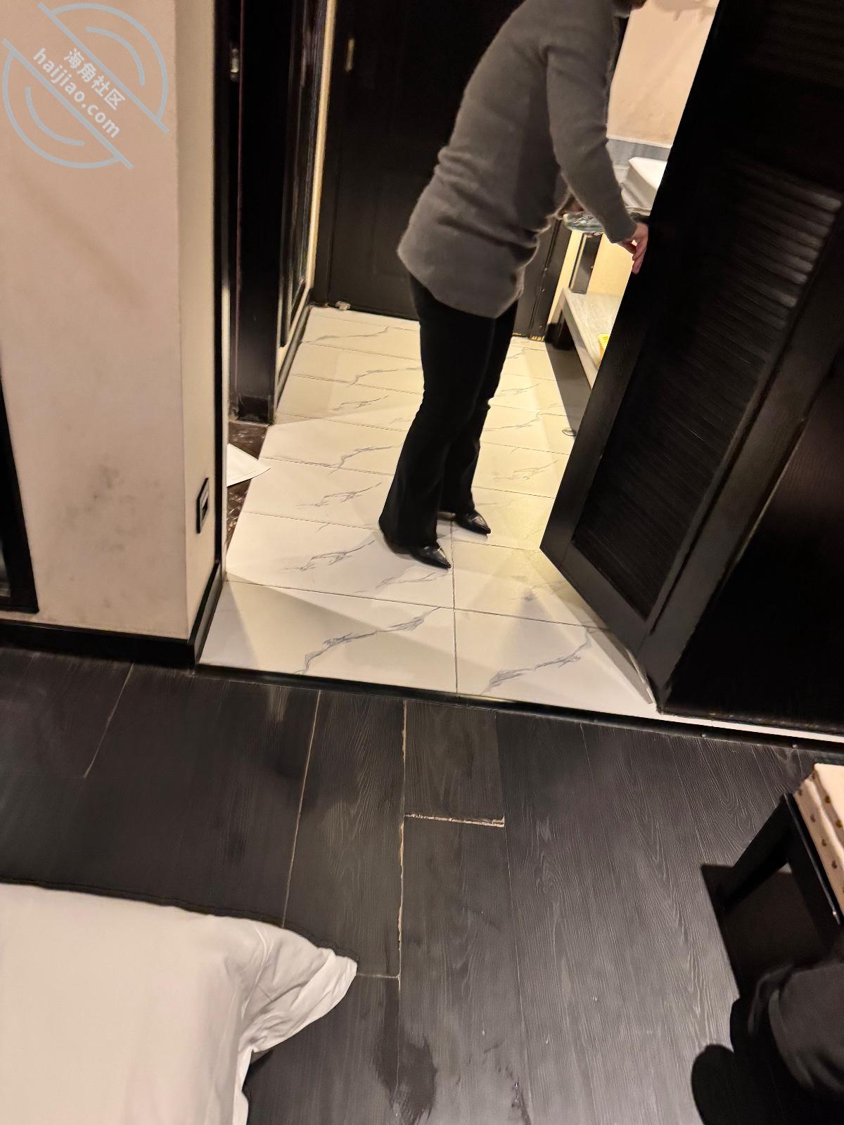 图片[3]-作者：你的妈妈 《44岁骚逼熟女阿姨，69舔穴叫爸爸》-老宋小屋