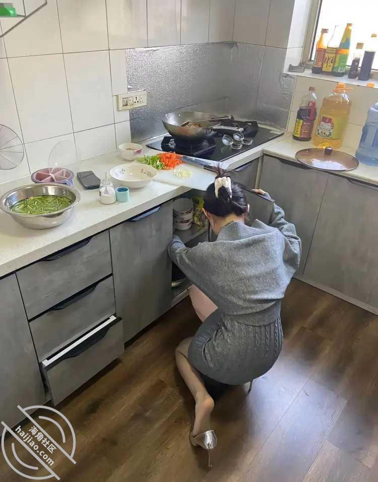 图片[3]-作者：我的36岁后妈 《视频小妈劝我和爸爸和好，回家拿衣服语言攻势下再次内射了我的36岁少妇后妈》-老宋小屋