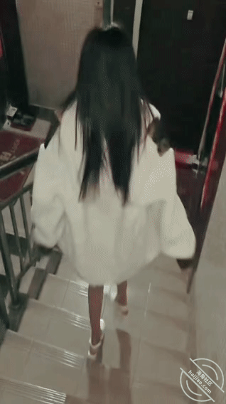 图片[3]-作者：亲姐的诱惑 《[原创视频]96.楼梯间爆操姐姐口爆吃精！有人上下楼都继续把骚逼操到最后》-老宋小屋