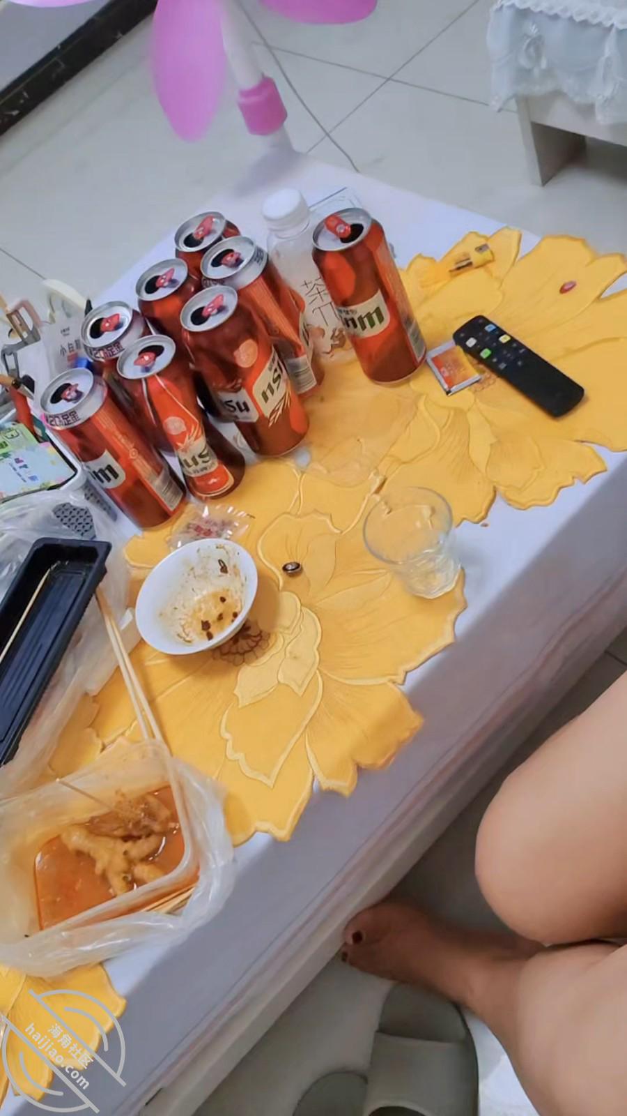 图片[4]-作者：妈妈的味道（干妈变成了情人） 《(原创视频)111：酒后沙发上操干妈，太大声吵到别人休息（第一视角）》-老宋小屋