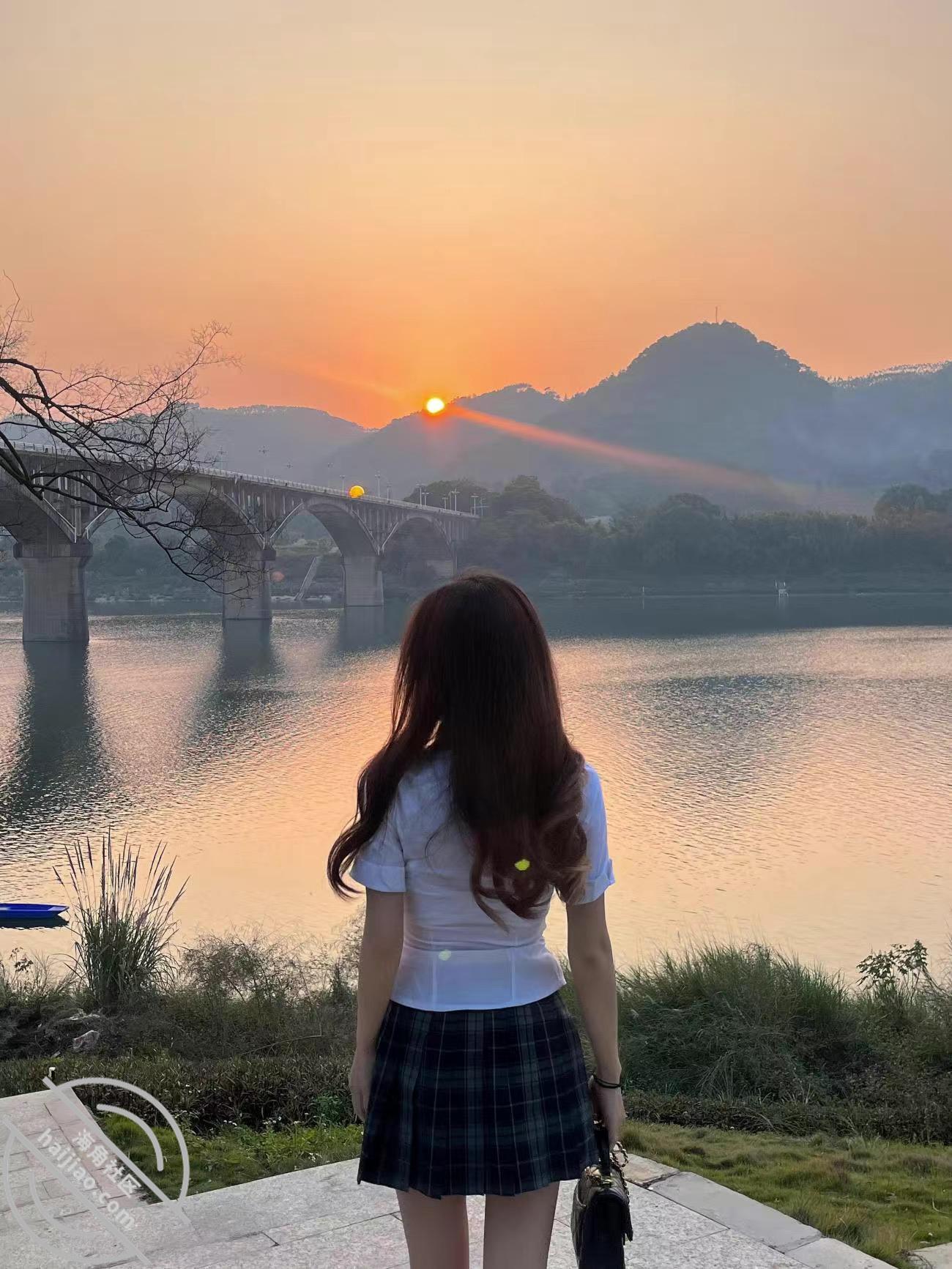 图片[4]-作者：烟色晚空、 《原创:超级调皮可爱的高颜值小姨子被我和朋友站起来的蹬,3p轮操,超强冲击》-老宋小屋