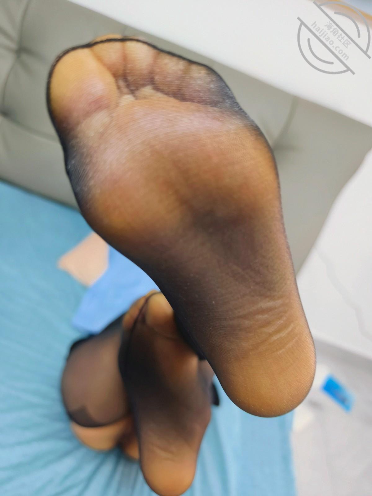 图片[4]-作者：脆脆倒在丝袜上 《海角原创（92）致敬经典！猛操黑丝J服嫂子，黑色油亮丝袜包裹足交爽翻天》-老宋小屋