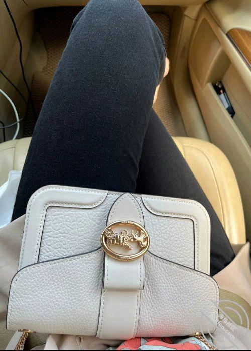 图片[4]-作者：我的瑜伽姐姐 《（原创）和姐姐做爱时偷偷拿掉避孕套，无套后入爆操姐姐，射姐姐一屁股精液》-老宋小屋