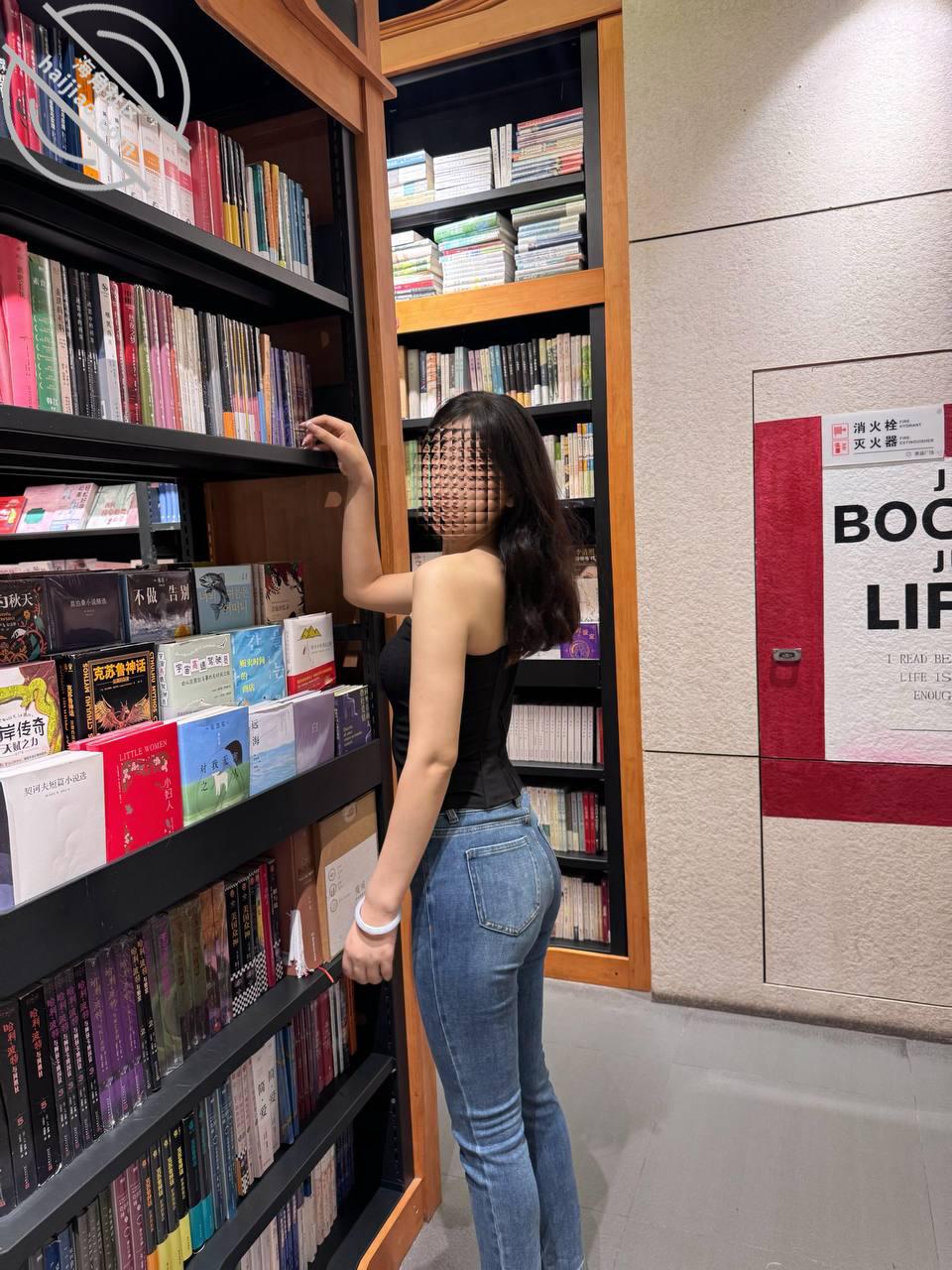 图片[4]-作者：39岁妈妈和30岁堂姐 《（原创100视频贴）抓住机会开发了堂姐的处女地，爆操了堂姐屁眼两次》-老宋小屋