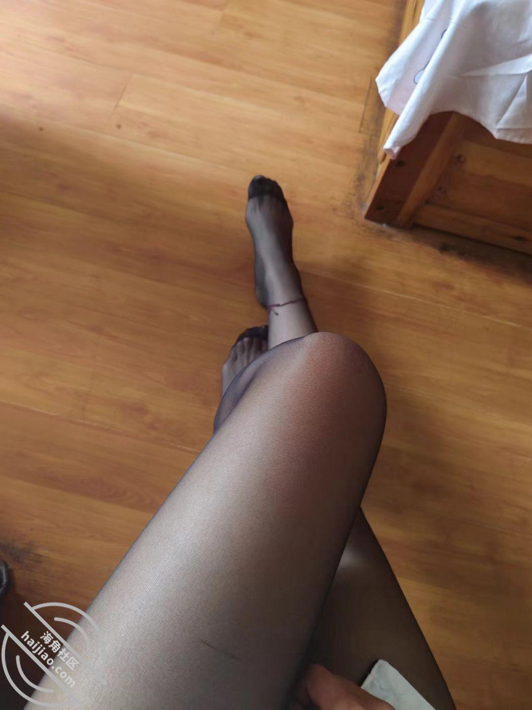 图片[4]-作者：我的36岁后妈 《【我和后妈8】 老爸走的第三天，老妈终究放下了矜持，36岁白色丝袜的诱惑》-老宋小屋