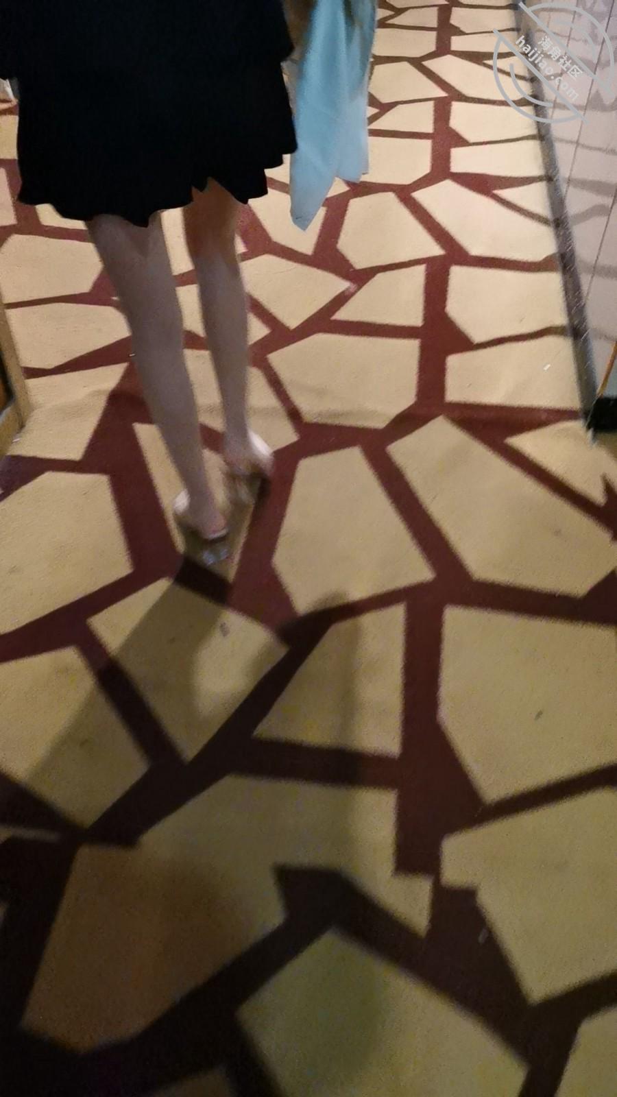 图片[4]-作者：我的36岁后妈 《对老爸的恨意转成对老妈的抽插，穿上我喜欢的黑丝白袜 对着婚纱照狠狠内射》-老宋小屋