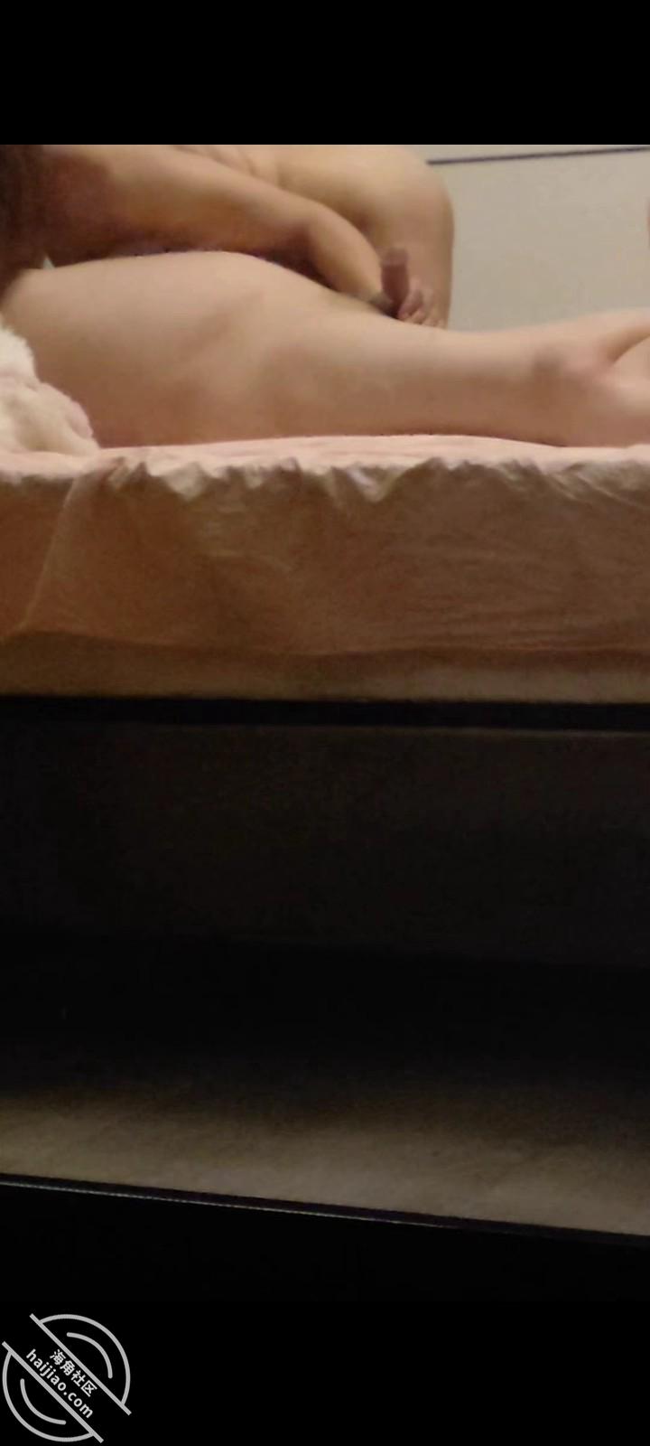 图片[4]-作者：近水楼台先艹妈 《爸爸射了以后 妈妈欲求不满 继续用假鸡巴艹》-老宋小屋