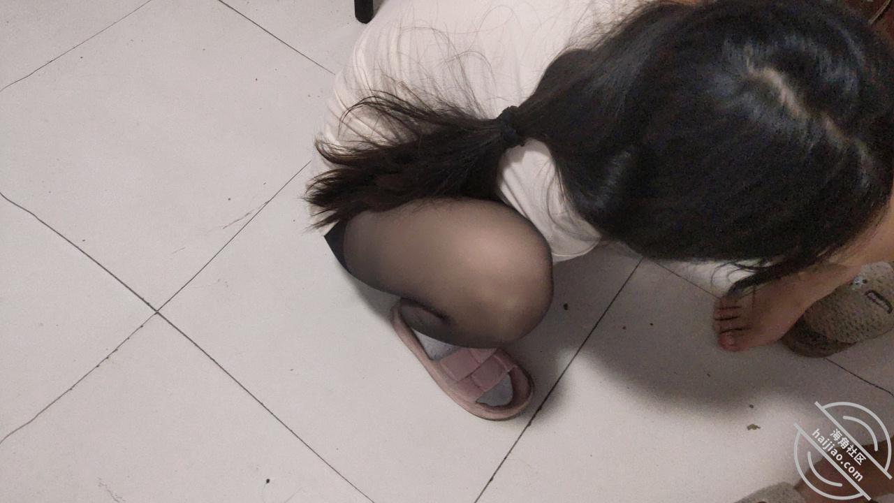 图片[4]-作者：19岁女儿小亚 《这个视频不出意外是最后一个。女儿的黑丝加白袜让我疯狂插入着迷》-老宋小屋