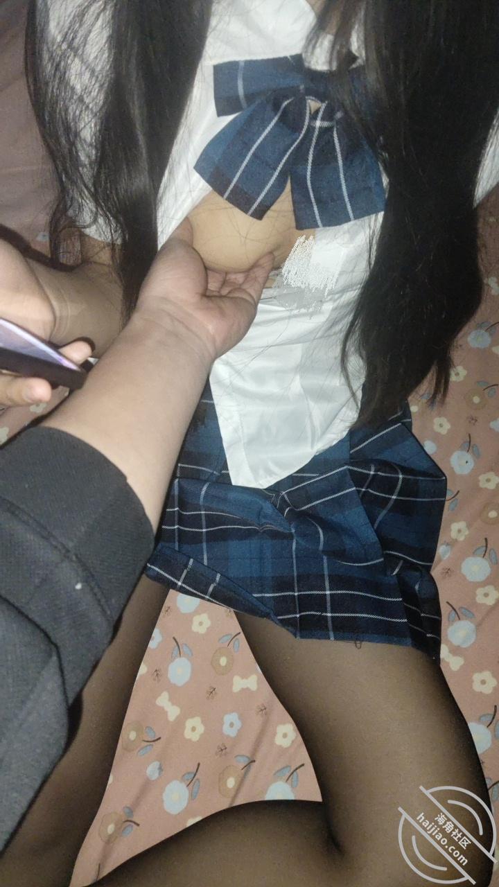图片[4]-作者：19岁女儿小亚 《视频 让女儿穿着她闺密的jk和黑丝 让我享受双重刺激 闻着她闺蜜味道射》-老宋小屋