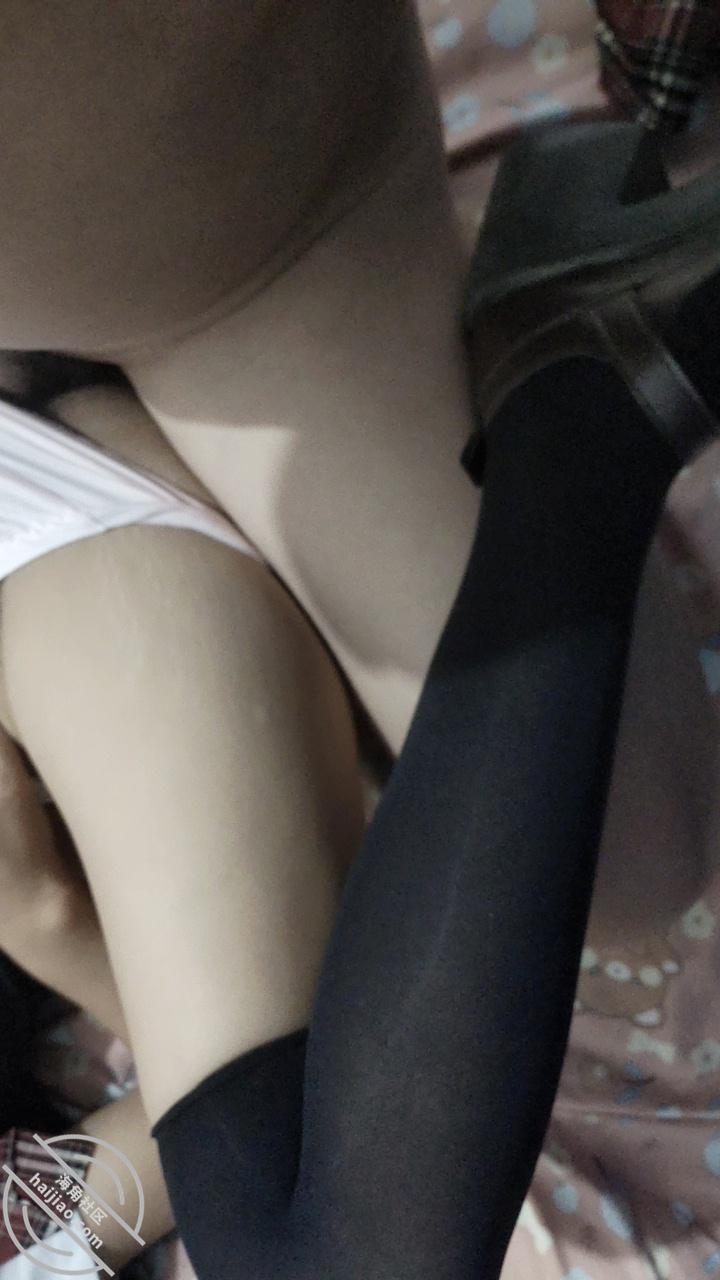 图片[4]-作者：19岁女儿小亚 《视频贴 女儿的Jk装让我这个中年人手在颤抖 嫩嫩的女儿好喜欢》-老宋小屋