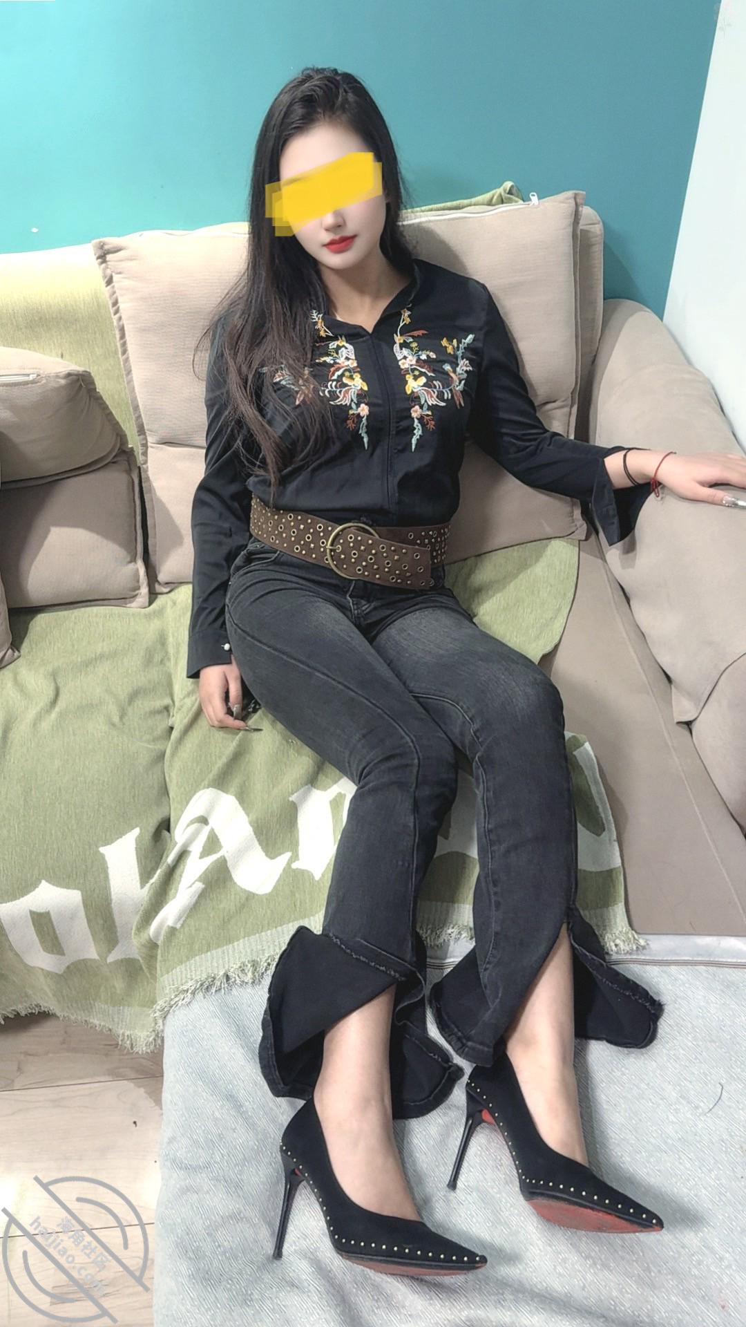 图片[5]-作者：奶子即正义 《正义原创:穿牛仔裤的高颜值顶级骚货为您吞精喝尿,祝大家元旦快乐~》-老宋小屋