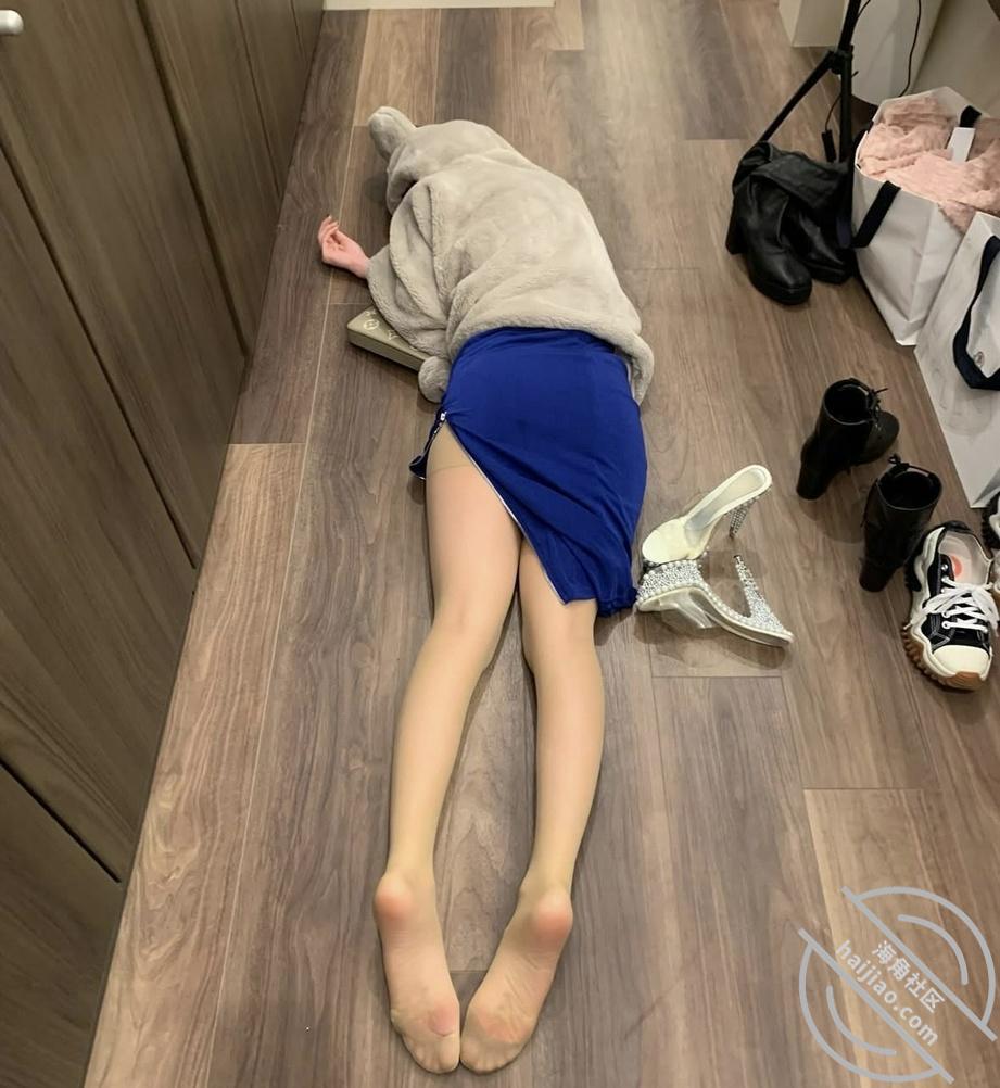 图片[5]-作者：我爱我滴家 《（原创）姐夫和老爸在楼下喝酒，我趁机溜进房间把醉酒的姐姐强上内射了》-老宋小屋