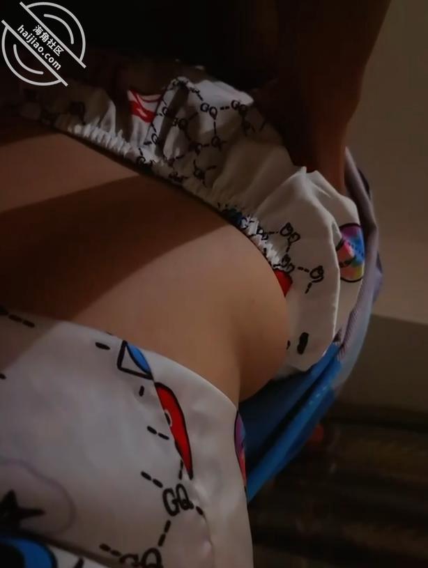 图片[5]-作者：一个脚印花 《18 如愿以偿！抱着老妈试探，随着反抗越来越弱终于滑进老妈湿热的阴道！》-老宋小屋