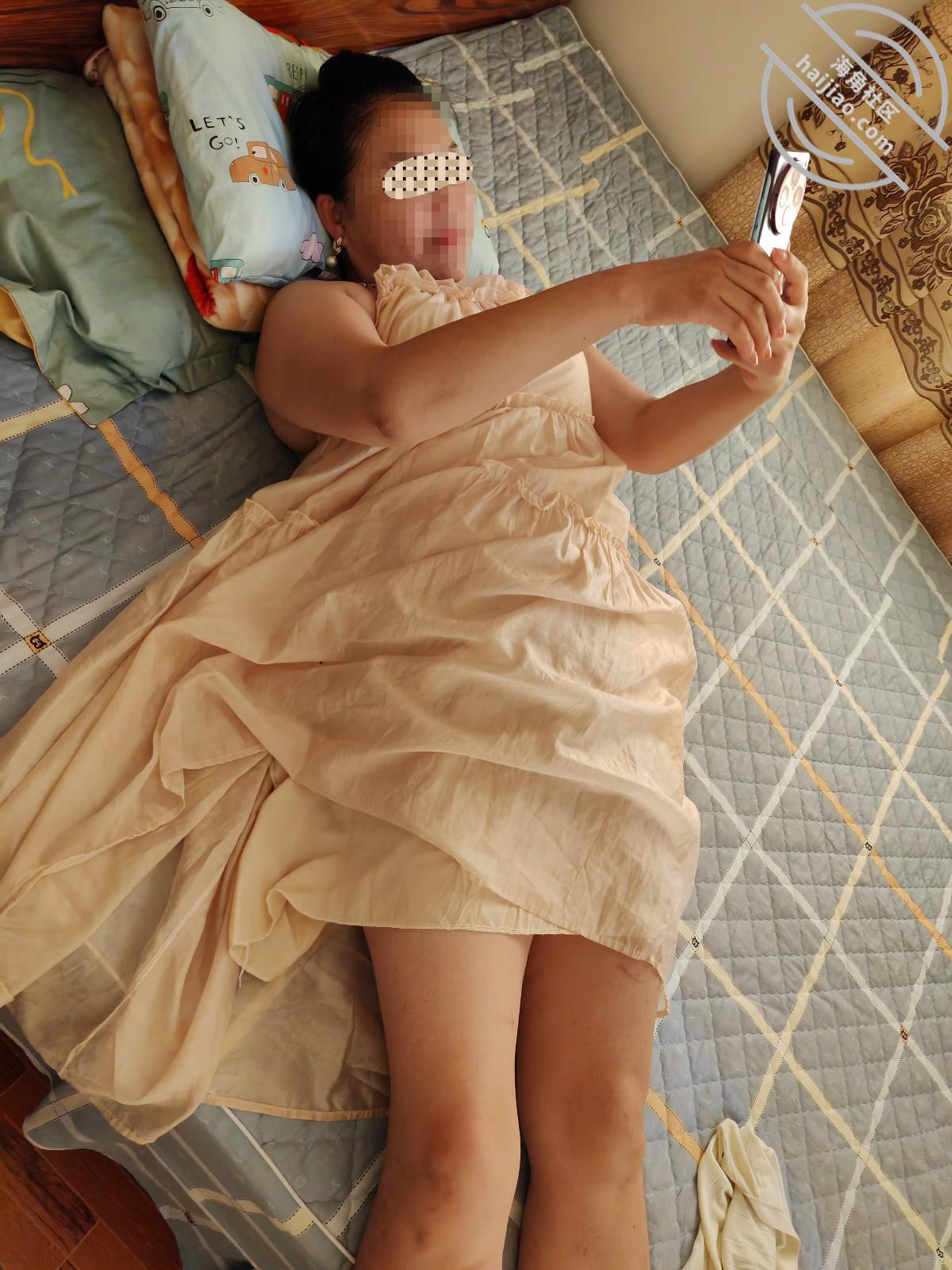 图片[5]-作者：妈妈的味道（干妈变成了情人） 《(原创视频)83：东北干妈穿豹纹开档连体服效劳儿子，车站上车前奖励打炮》-老宋小屋