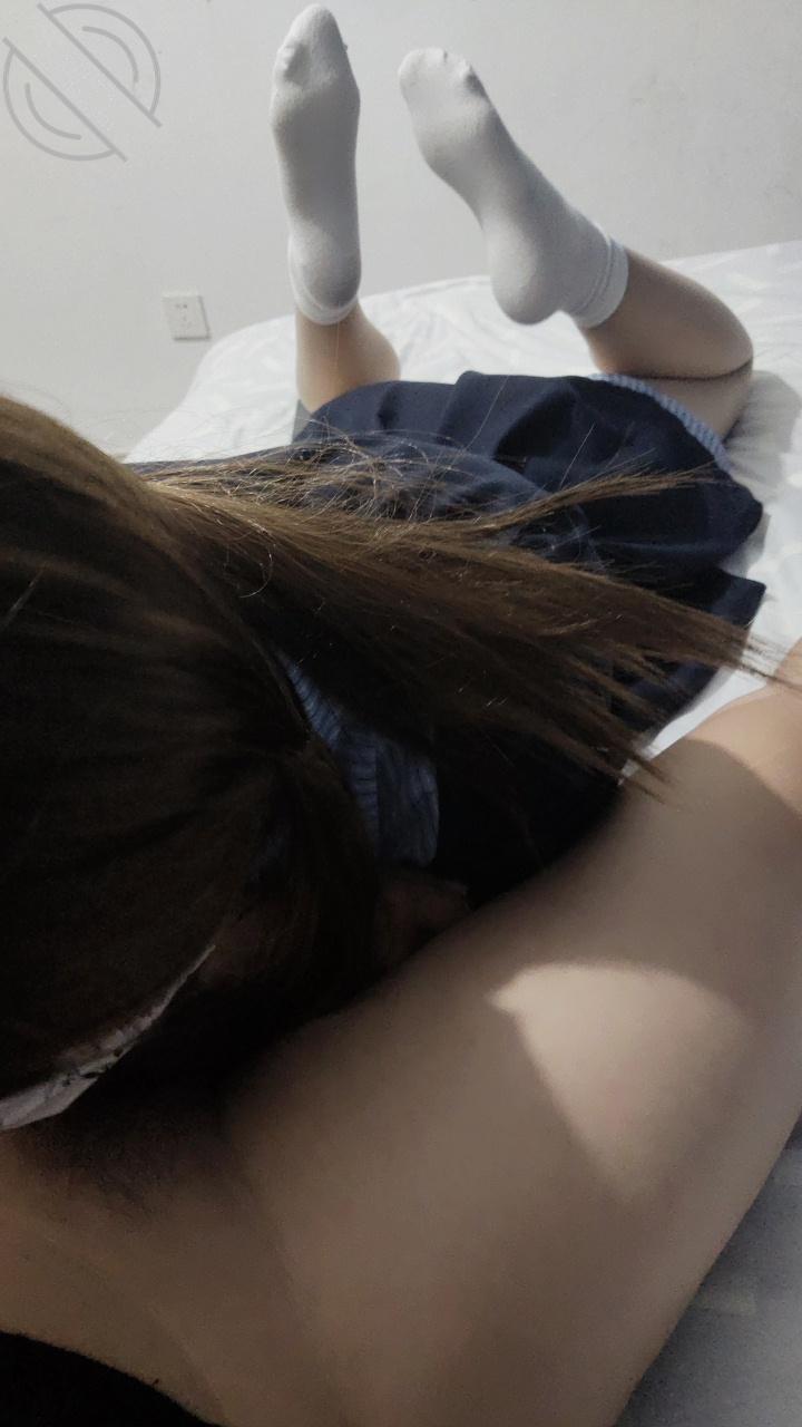 图片[5]-作者：想睡我妹小宁 《【原创最新视频】妹妹欲拒还迎的样子真让我痴迷，喜欢抓着白袜脚内射》-老宋小屋