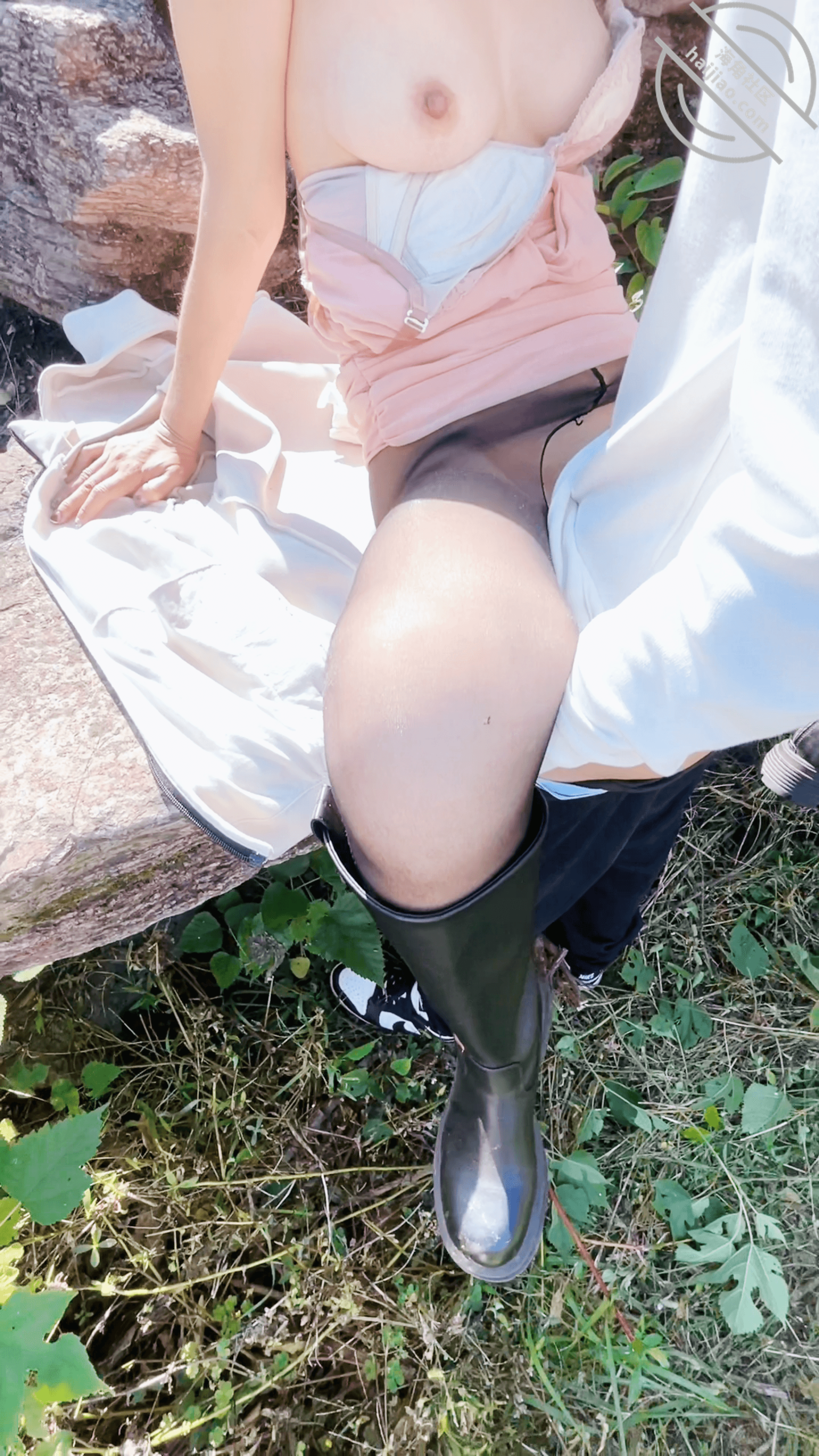 图片[5]-作者：家有娇妻丶 《【绿帽实拍】带骚老婆逛景区玩刺激，偶遇单独路人，献妻给操满足我的绿帽愿望》-老宋小屋