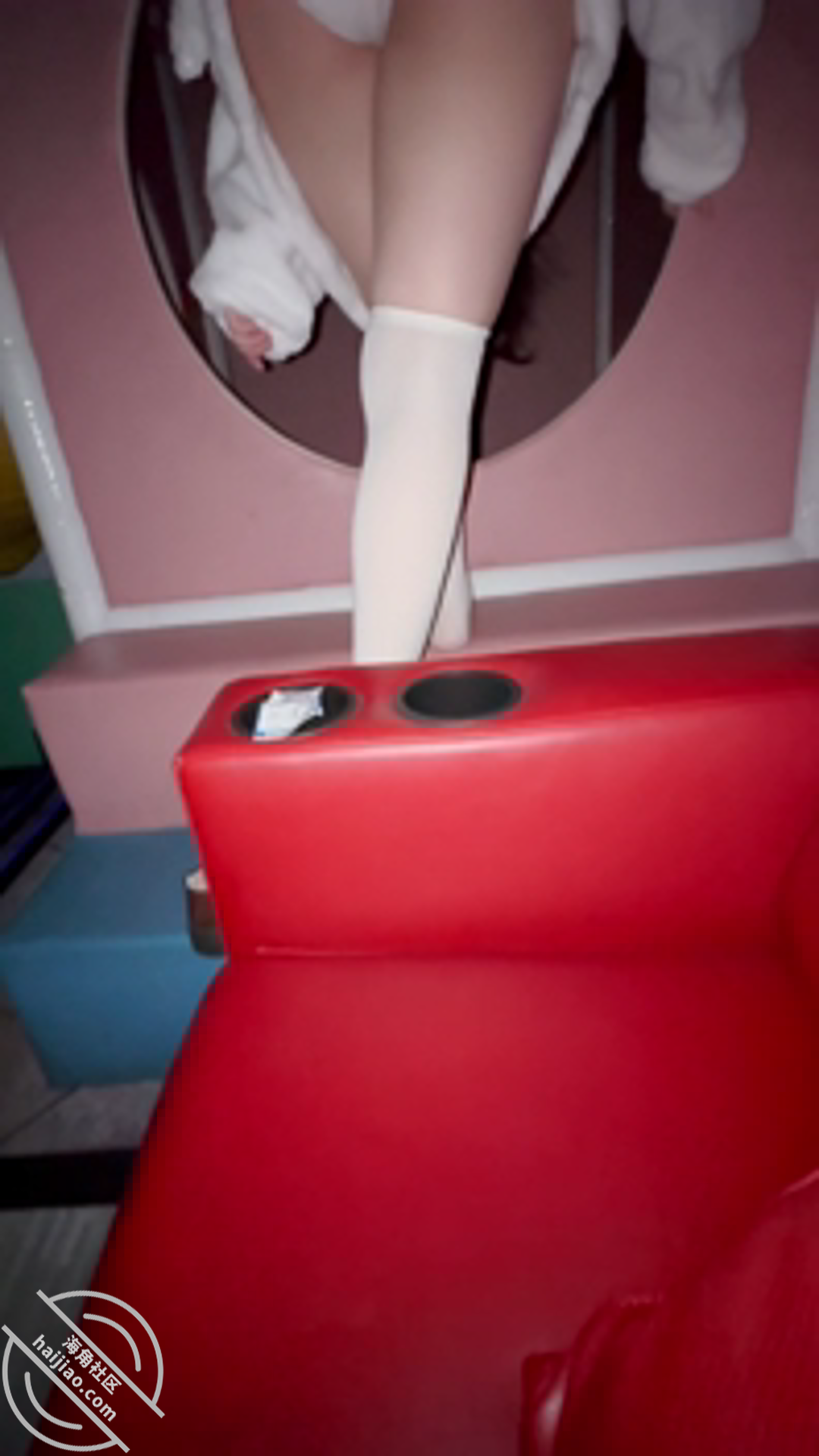 图片[5]-作者：萝莉小表妹 《【原创视频51】影院里酒精上头，扒开我的裤子口嗨，滑滑梯狭小空间猛操一顿》-老宋小屋