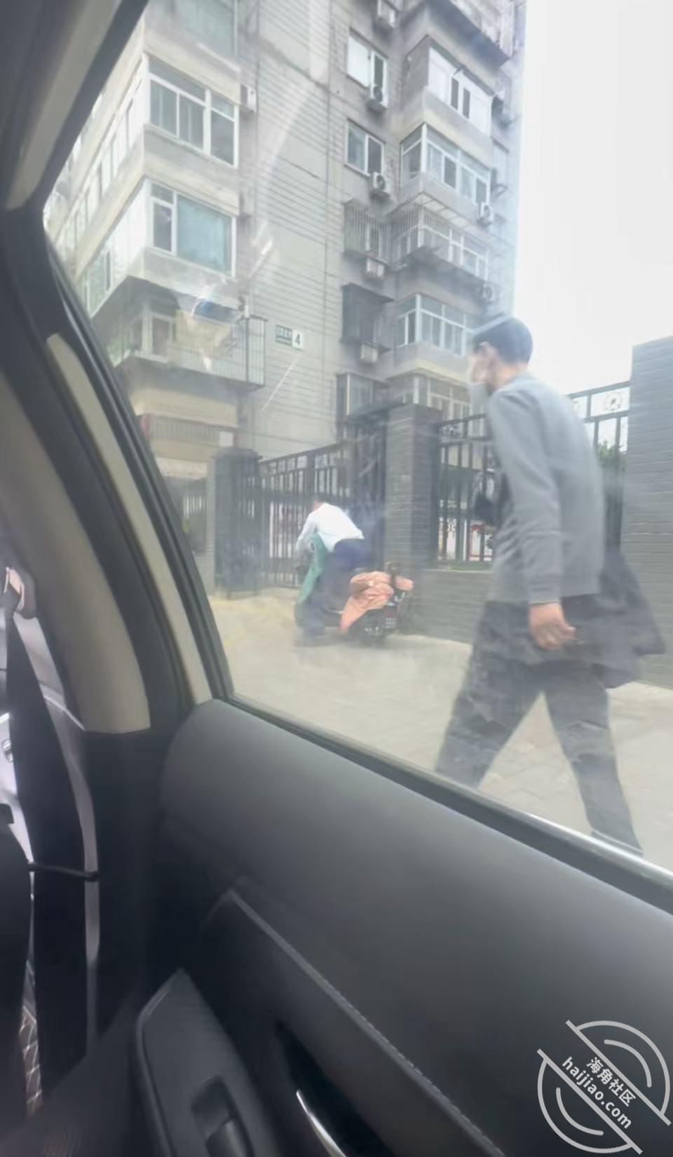 图片[6]-作者：美丽的母后 《记录（21）第一次在车来人往的马路边跟我妈车震，紧张刺激》-老宋小屋