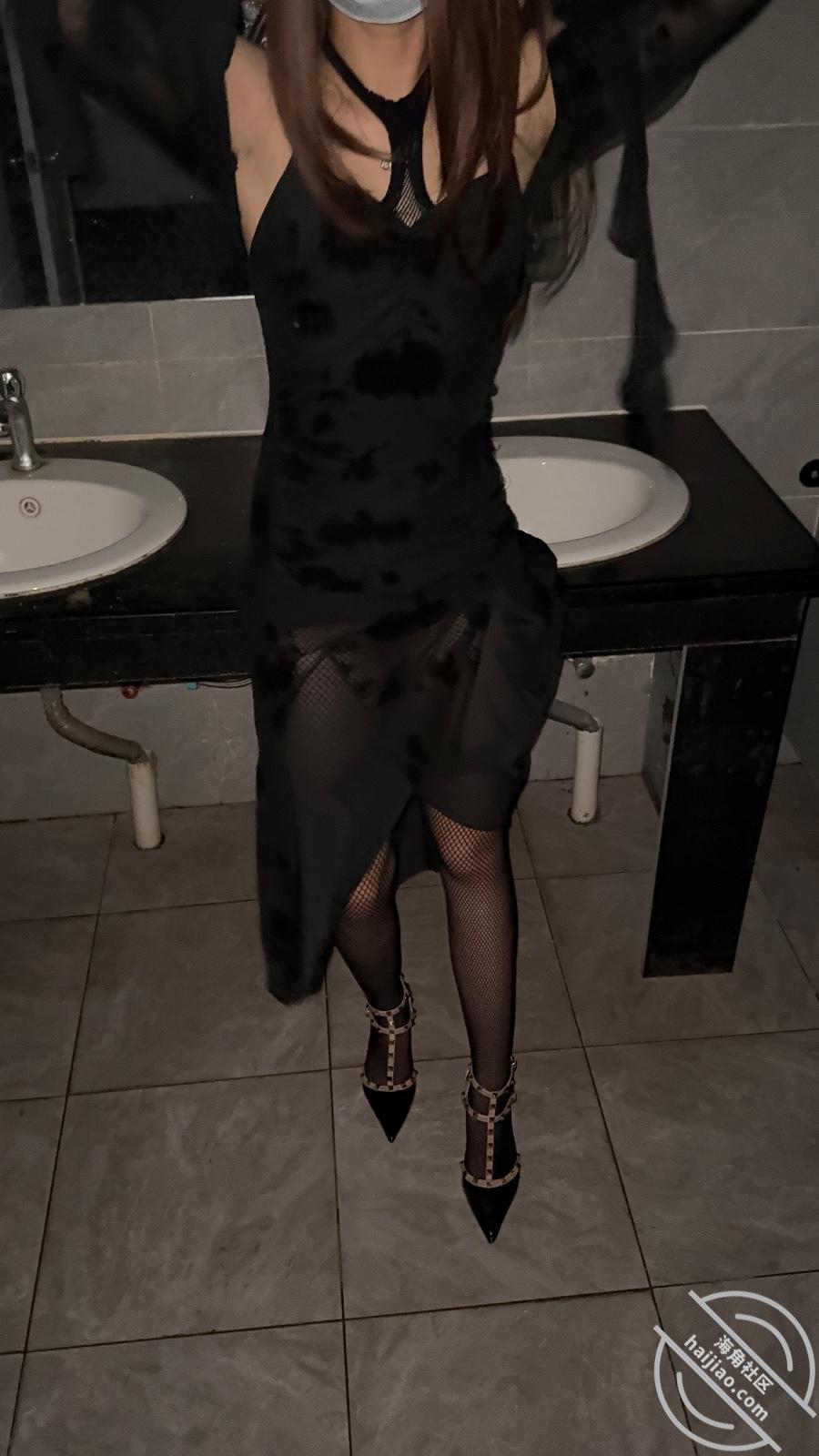 图片[6]-作者：尤物负债小嫂子 《(原创）凌晨公厕漏出差点被人撞见，紧张又刺激的感觉让嫂子沉迷其中》-老宋小屋