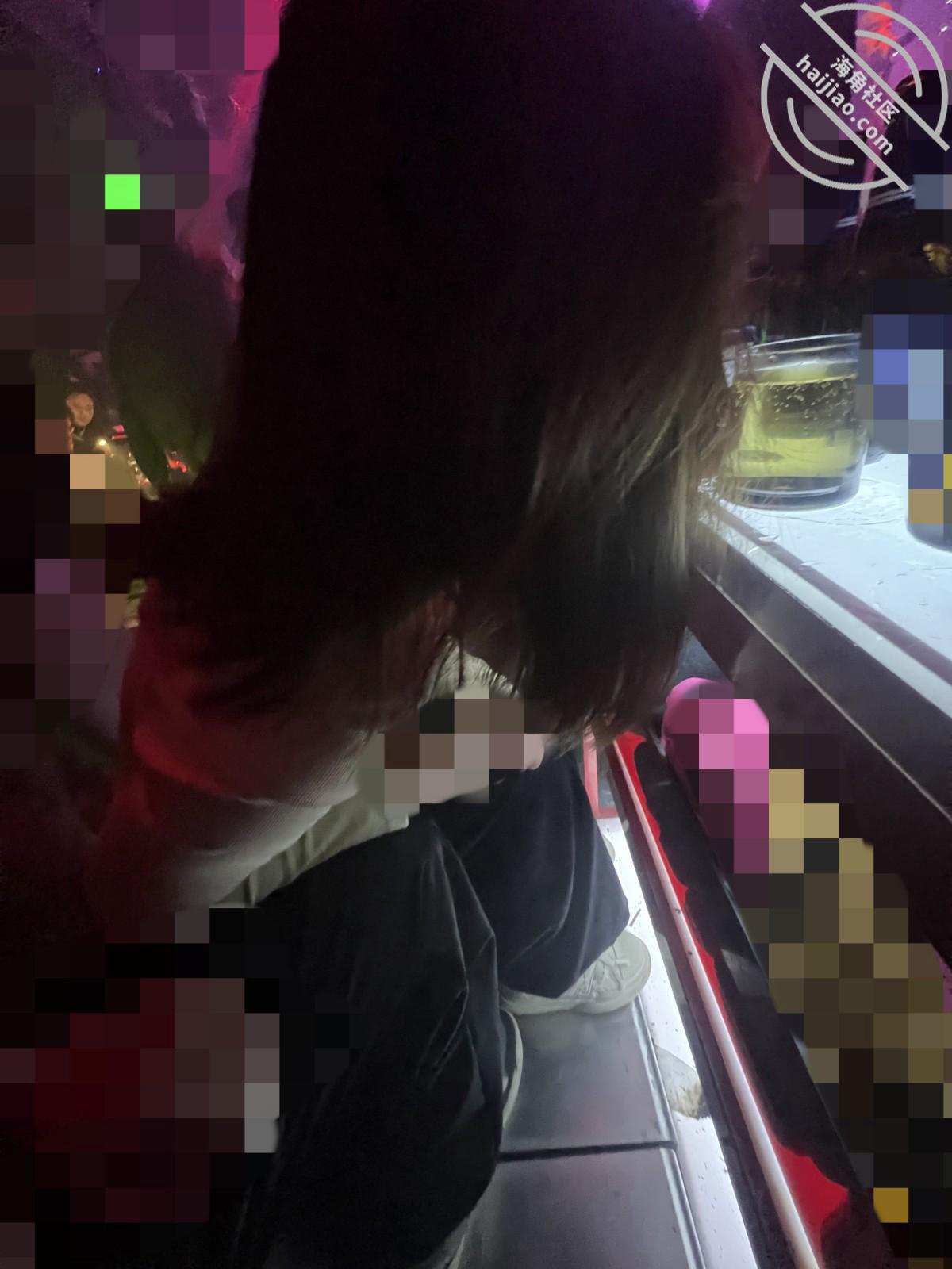 图片[6]-作者：内心中的黑暗之神 《夜晚的酒吧温暖如家（视频贴）》-老宋小屋