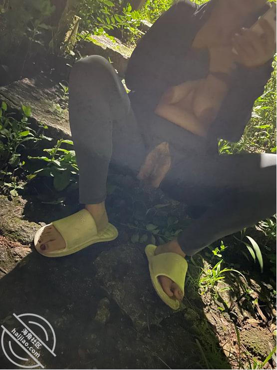 图片[7]-作者：妈妈的丰乳肥臀 《【海角原创94】老妈人前暴露，忍不住直接在山上把老妈给内射了》-老宋小屋